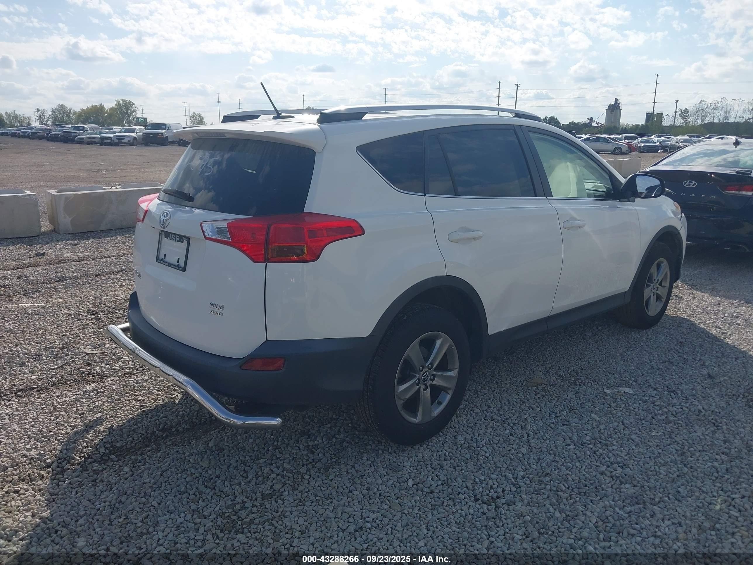 TOYOTA RAV4 image 4