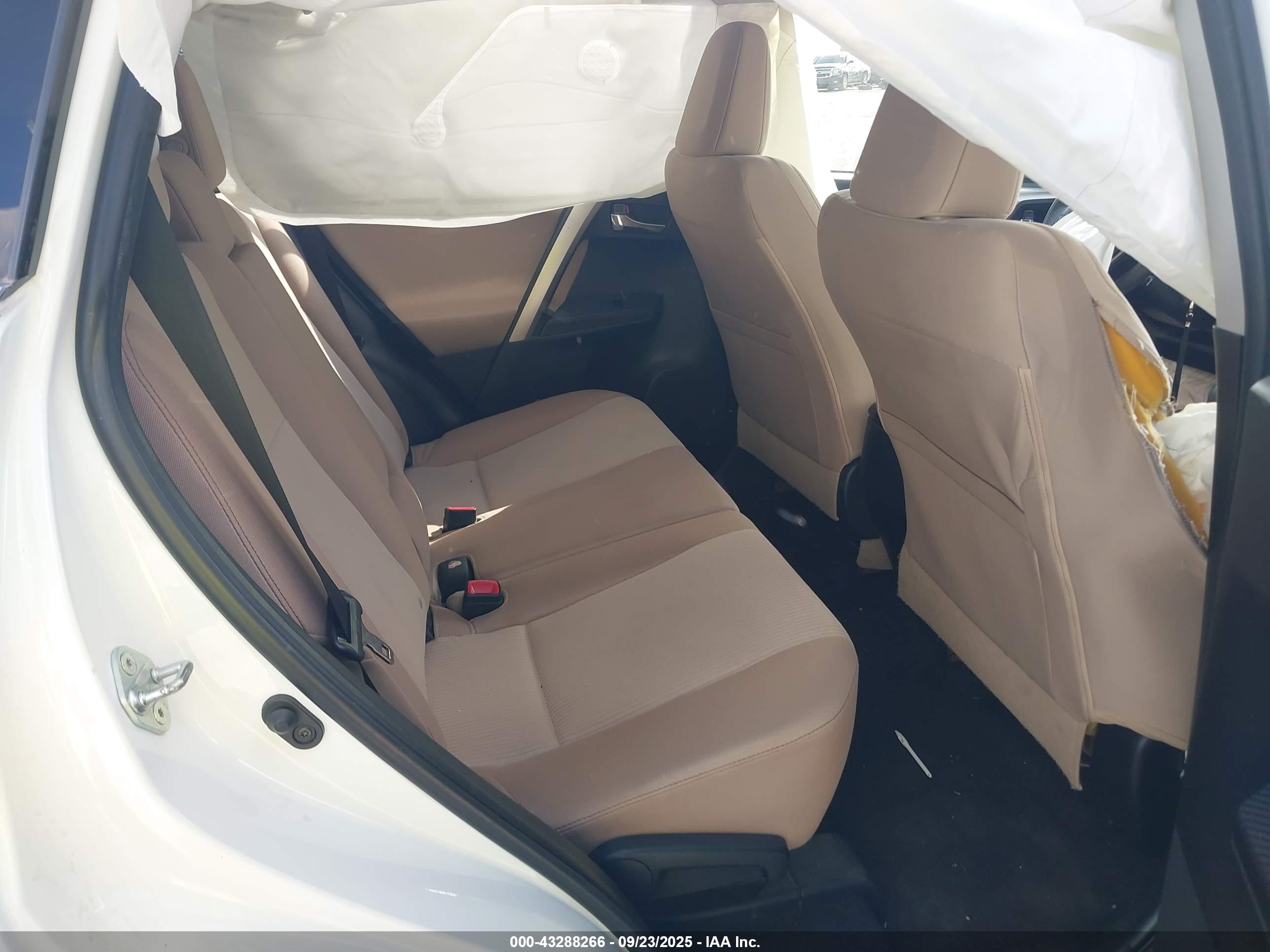 TOYOTA RAV4 image 8