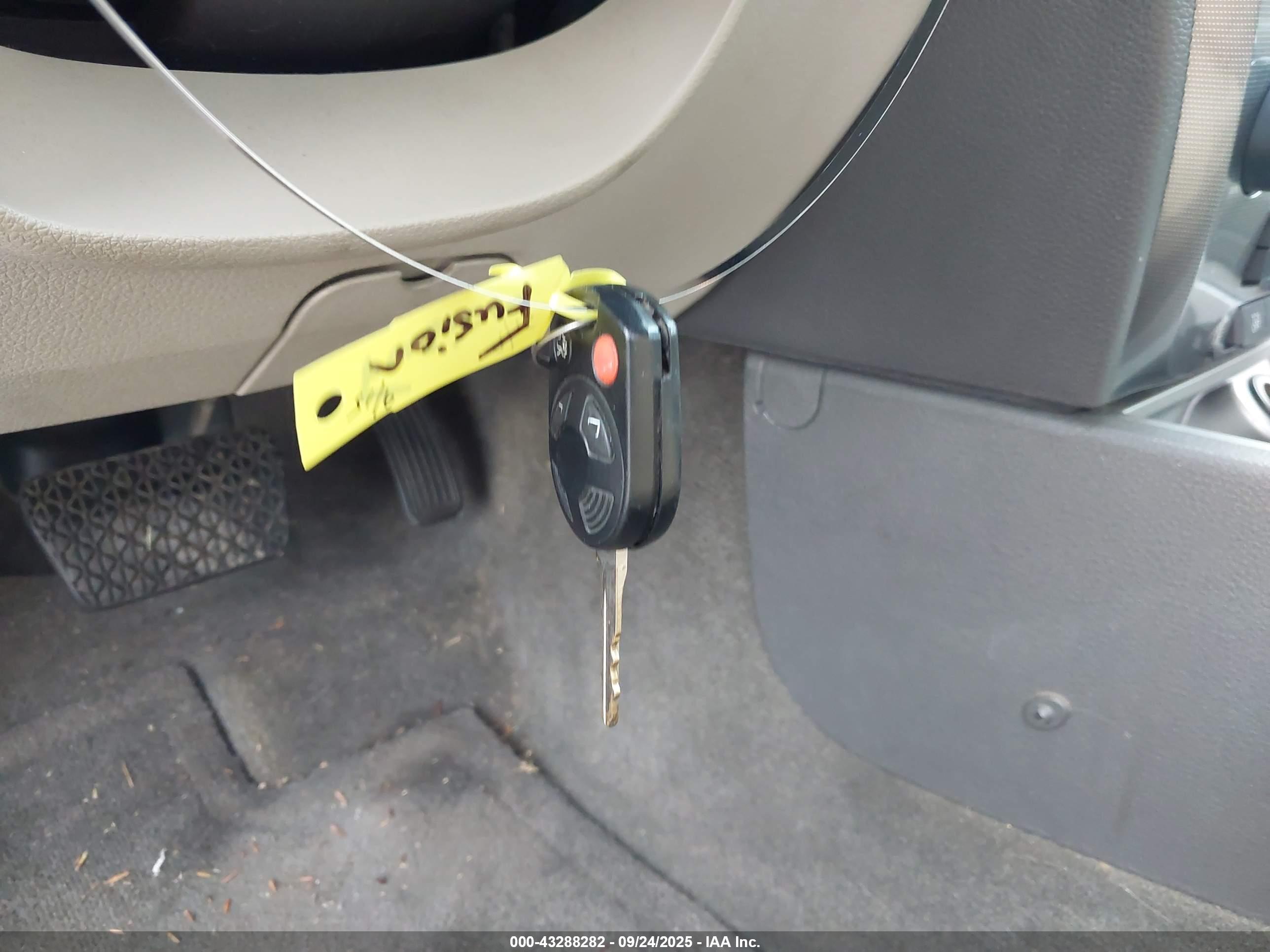 FORD FUSION image 11