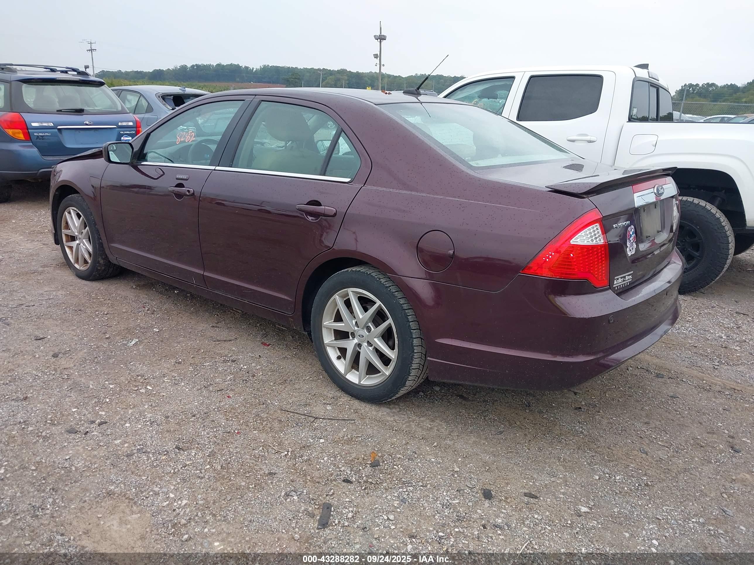 FORD FUSION image 3