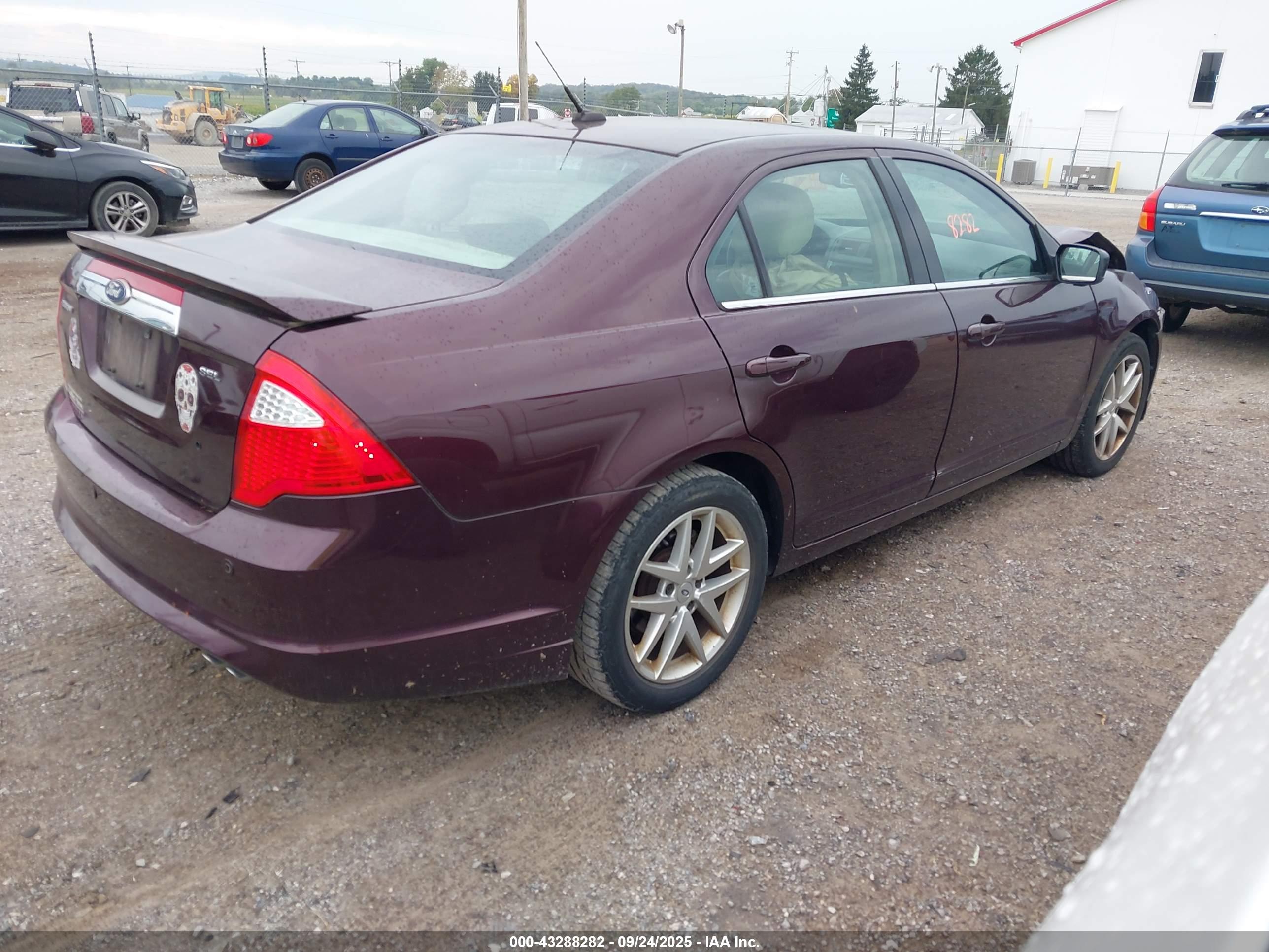FORD FUSION image 4