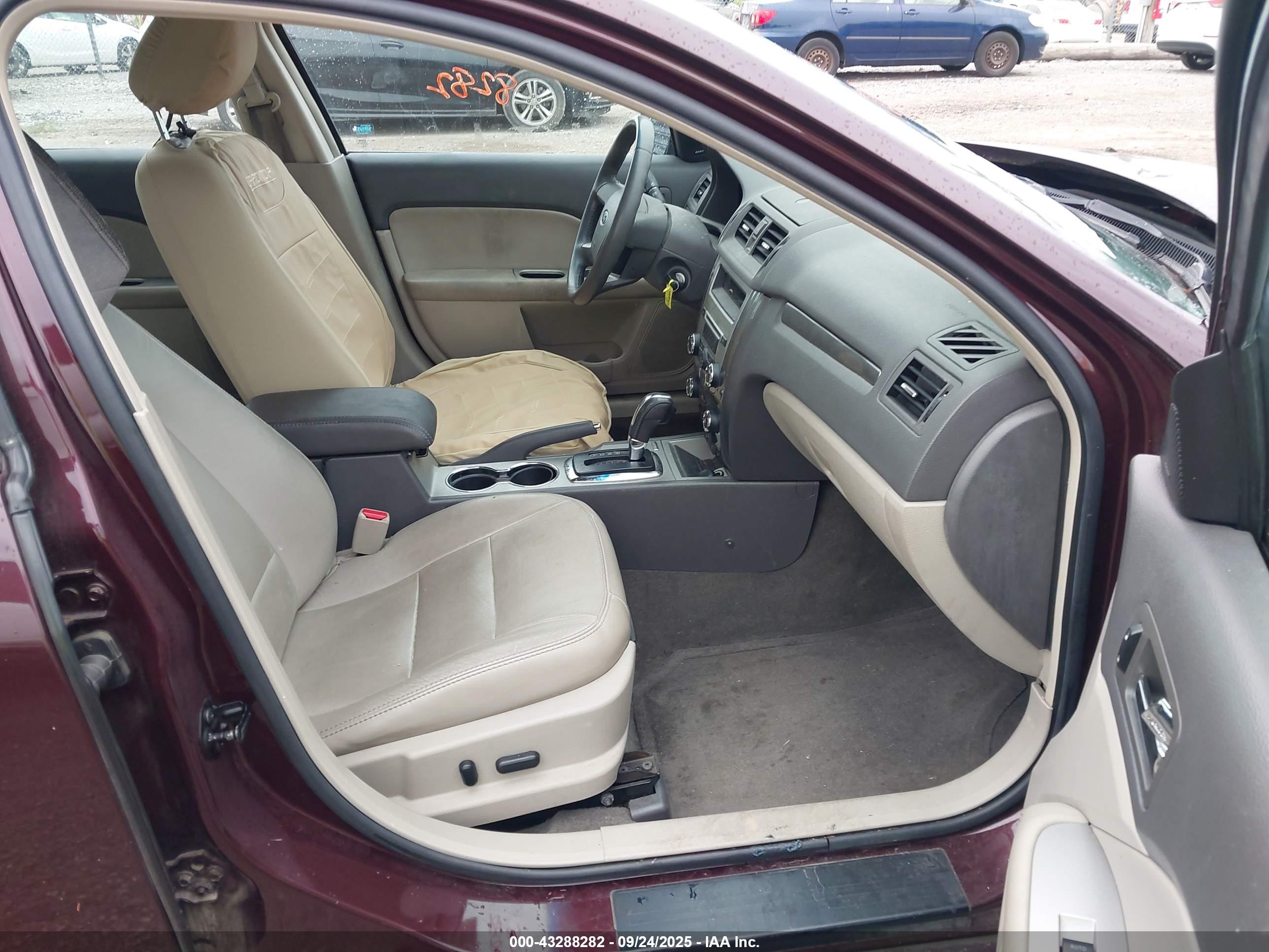 FORD FUSION image 5