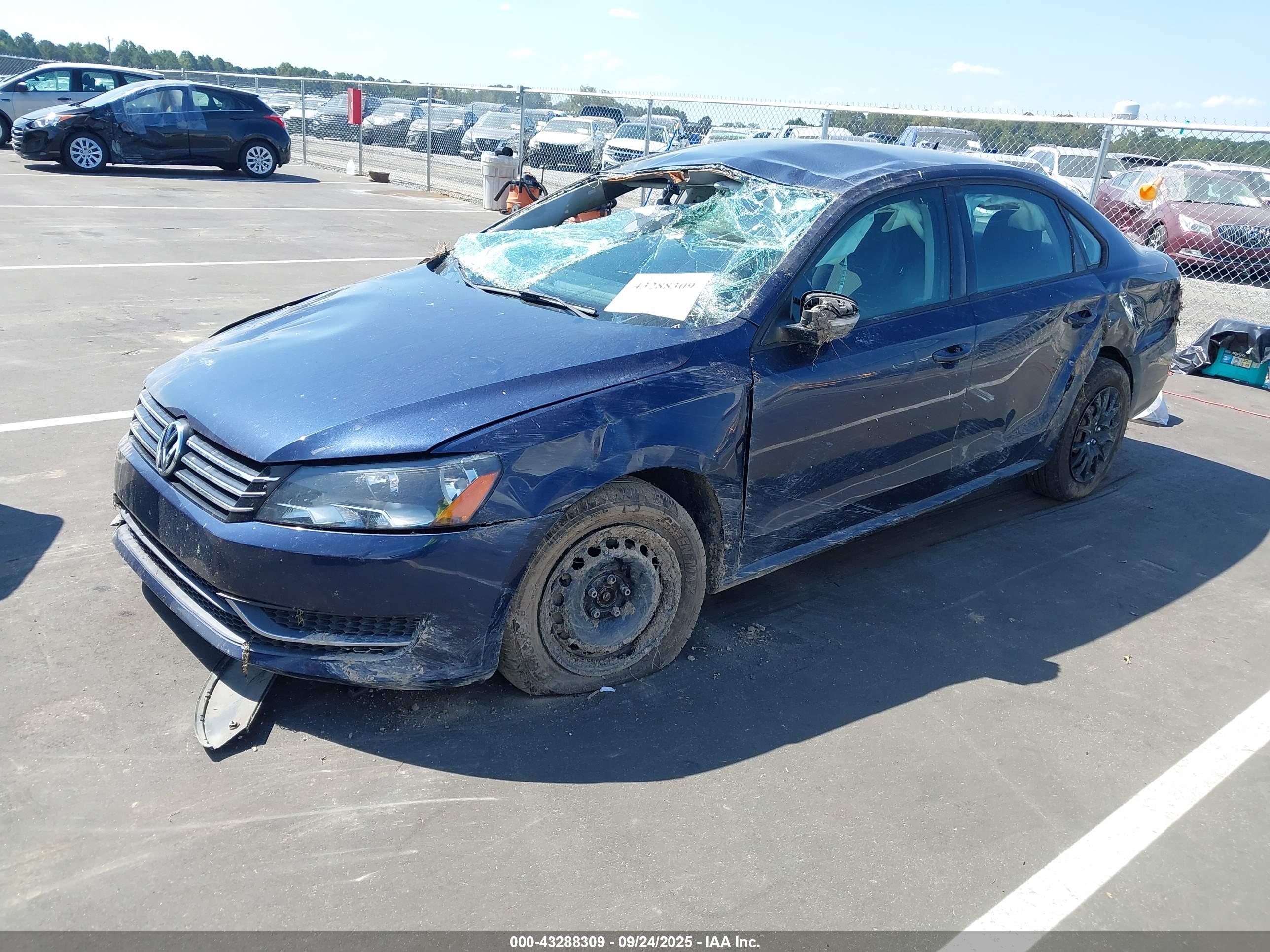 VOLKSWAGEN PASSAT image 2