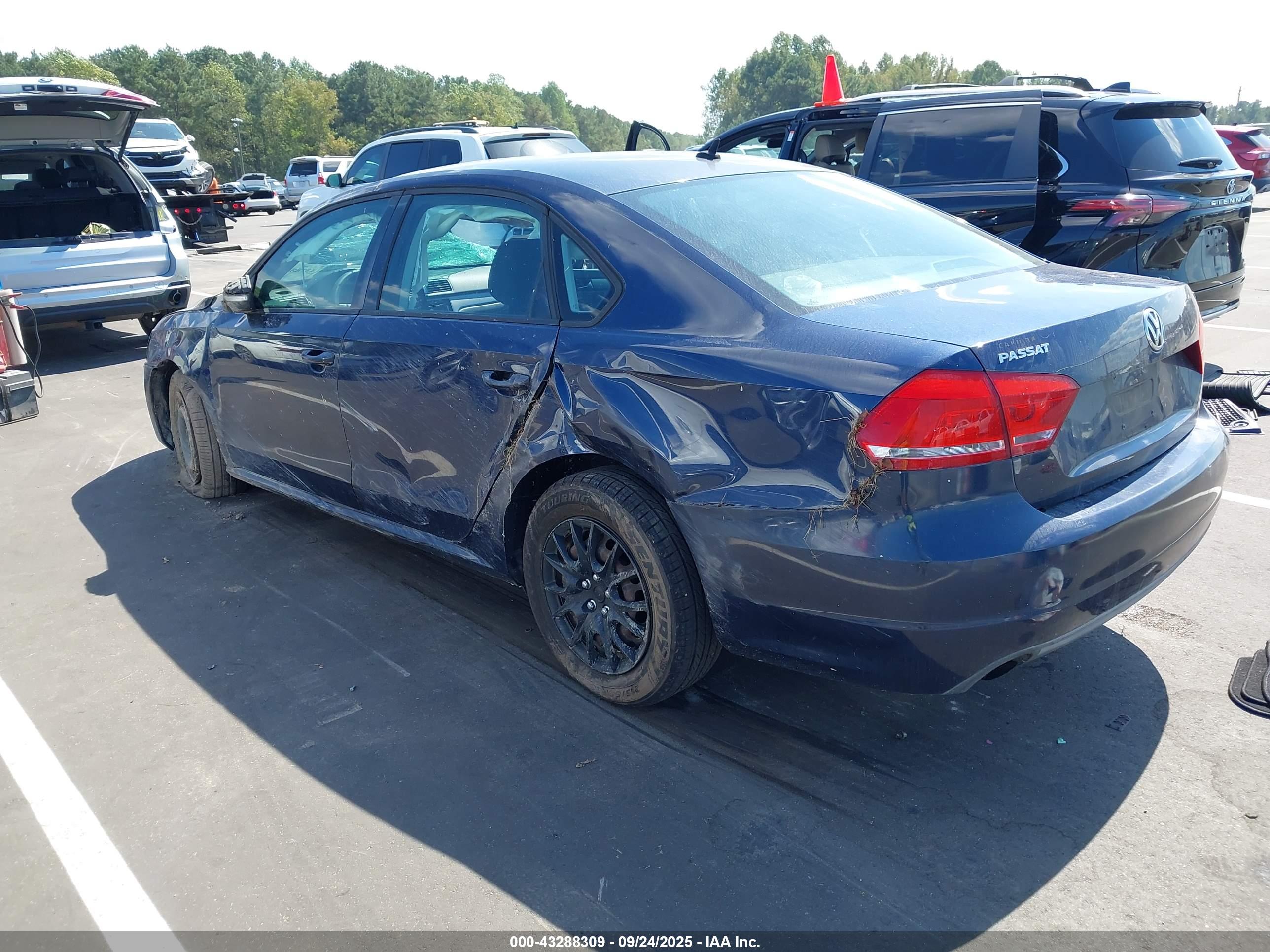 VOLKSWAGEN PASSAT image 3