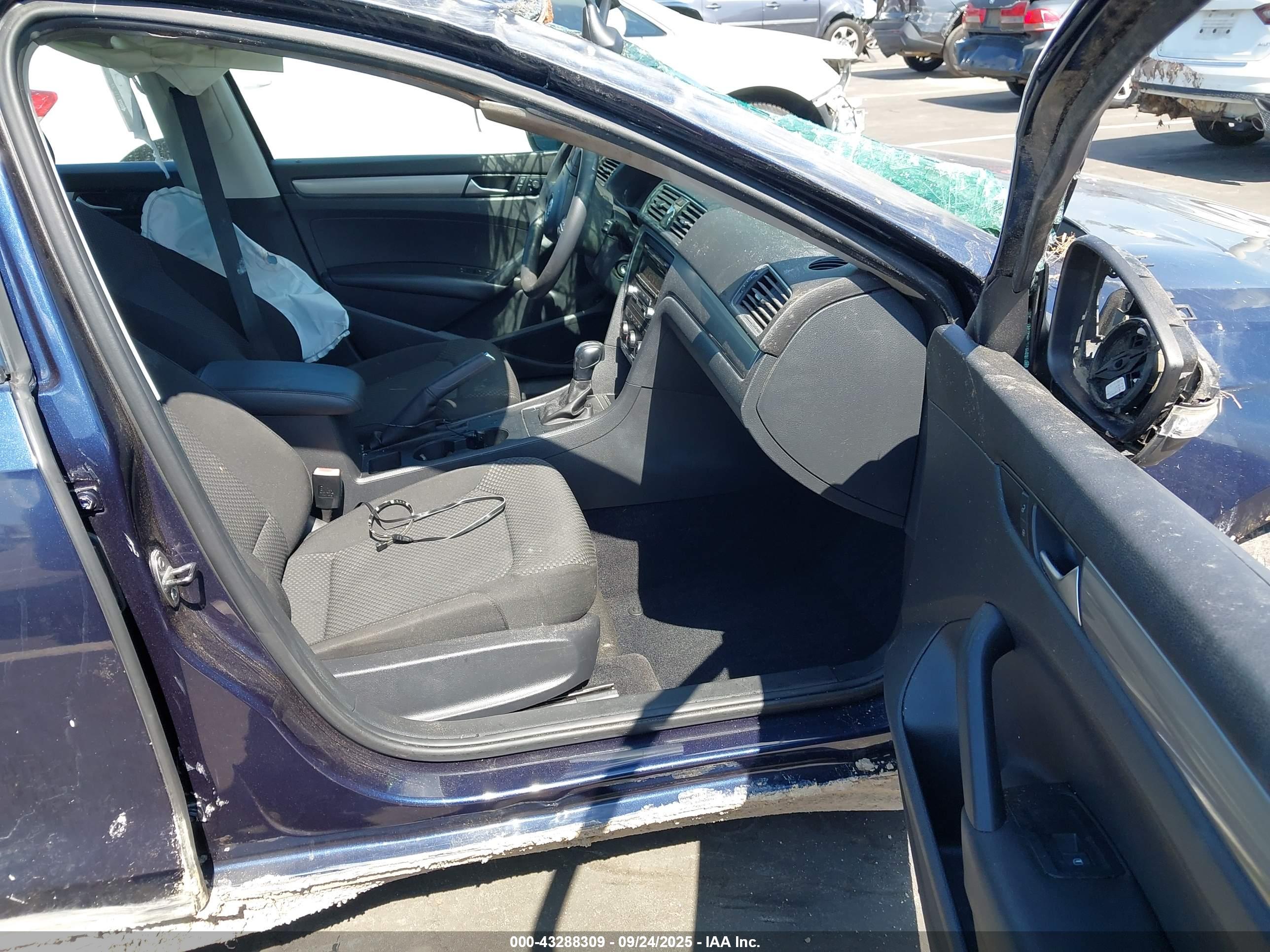 VOLKSWAGEN PASSAT image 5