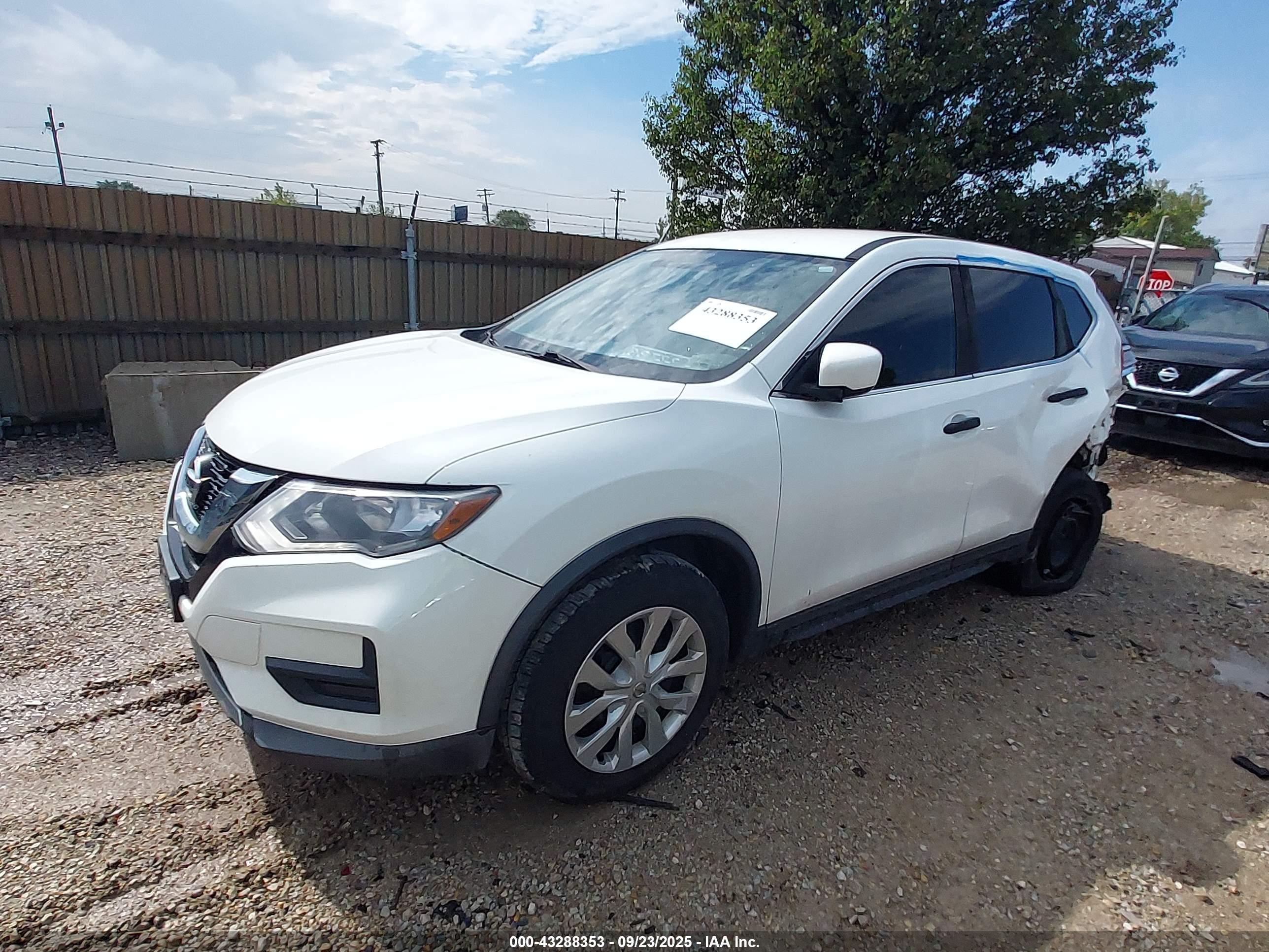 NISSAN ROGUE image 2
