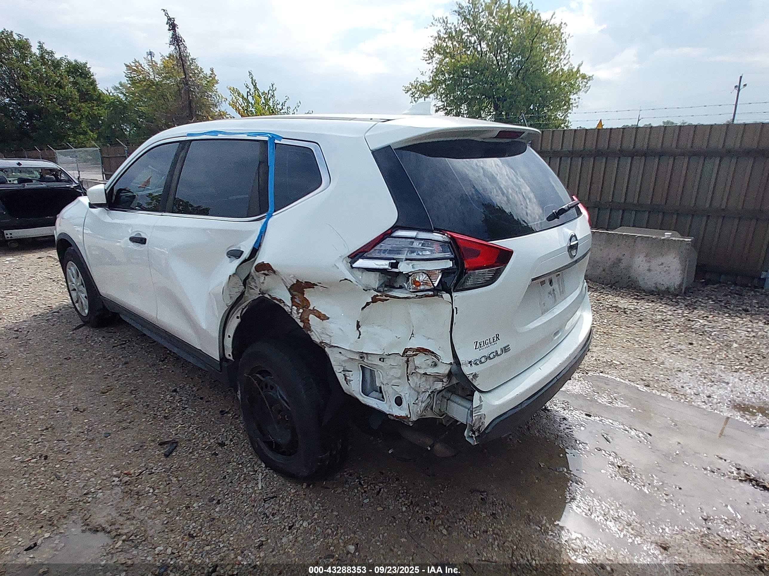 NISSAN ROGUE image 3