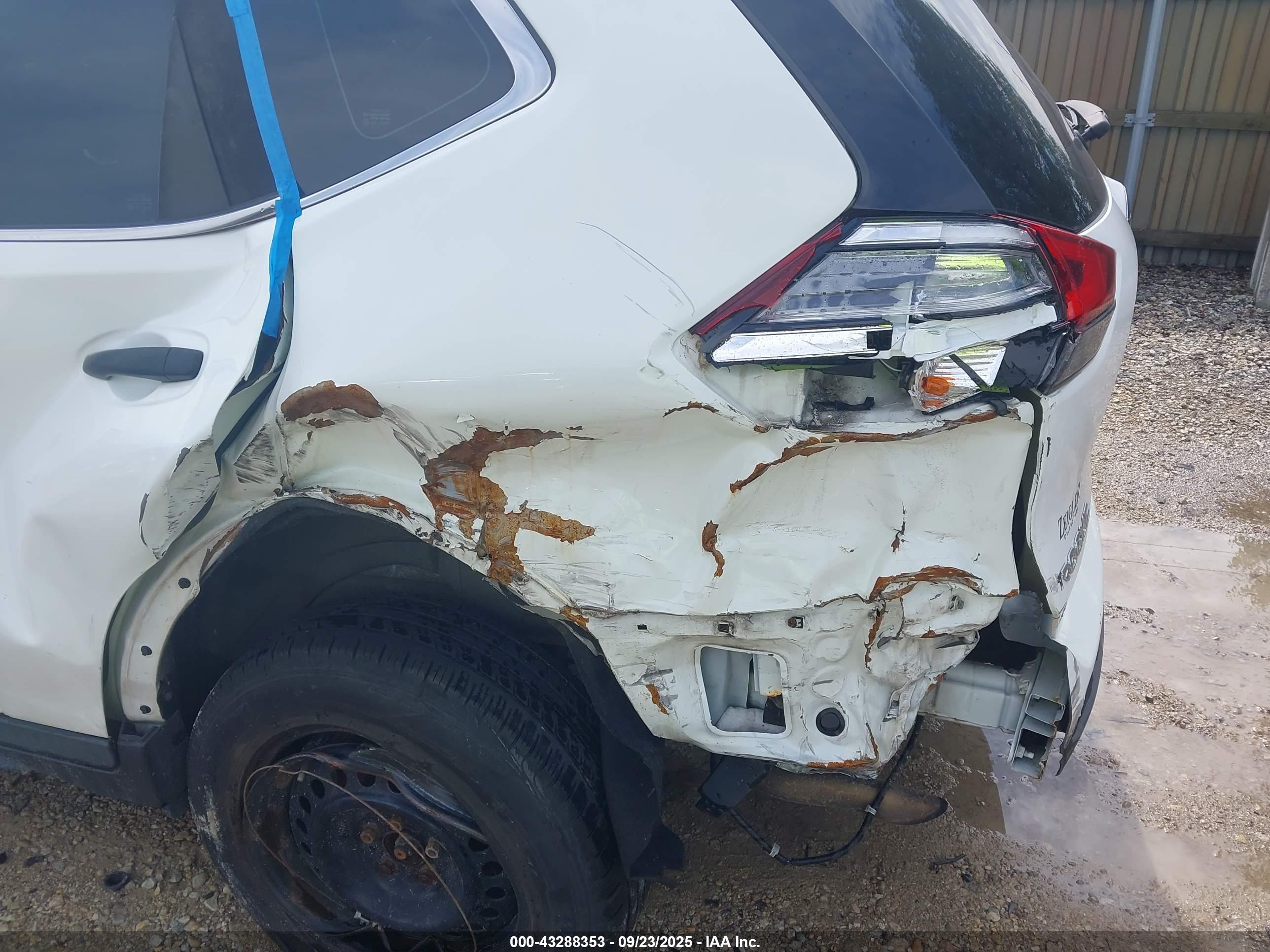 NISSAN ROGUE image 6