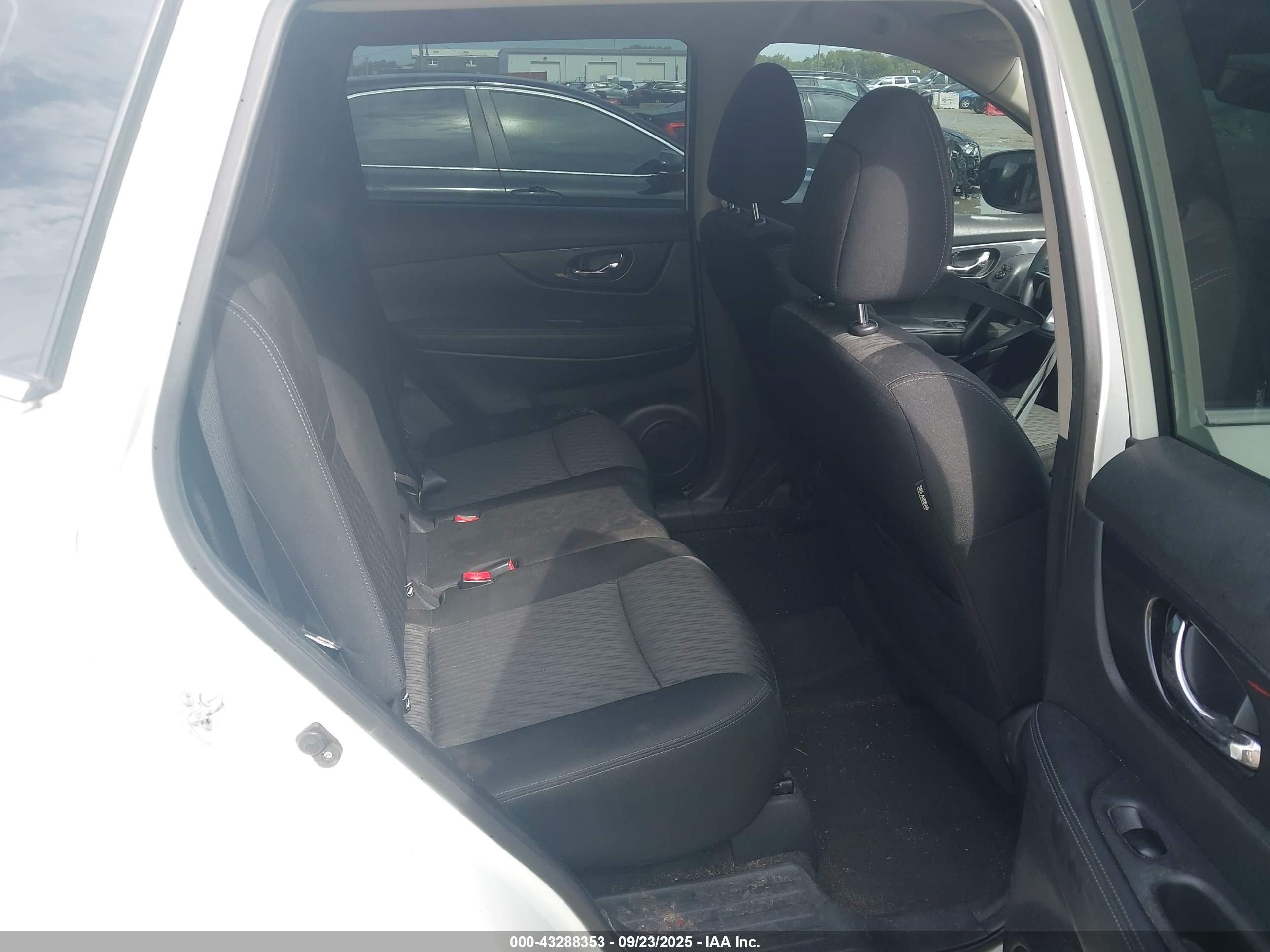 NISSAN ROGUE image 8