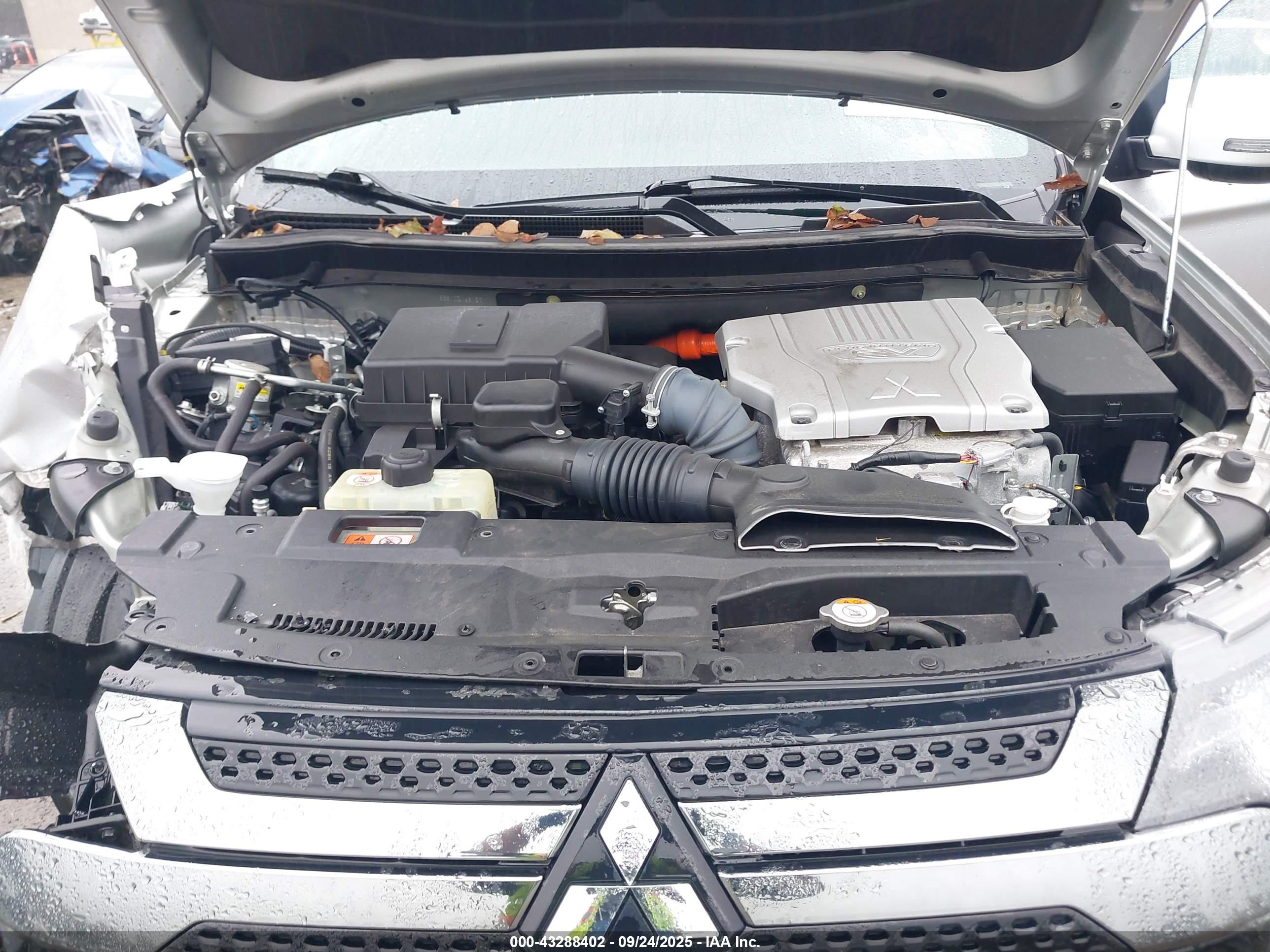 MITSUBISHI OUTLANDER image 10