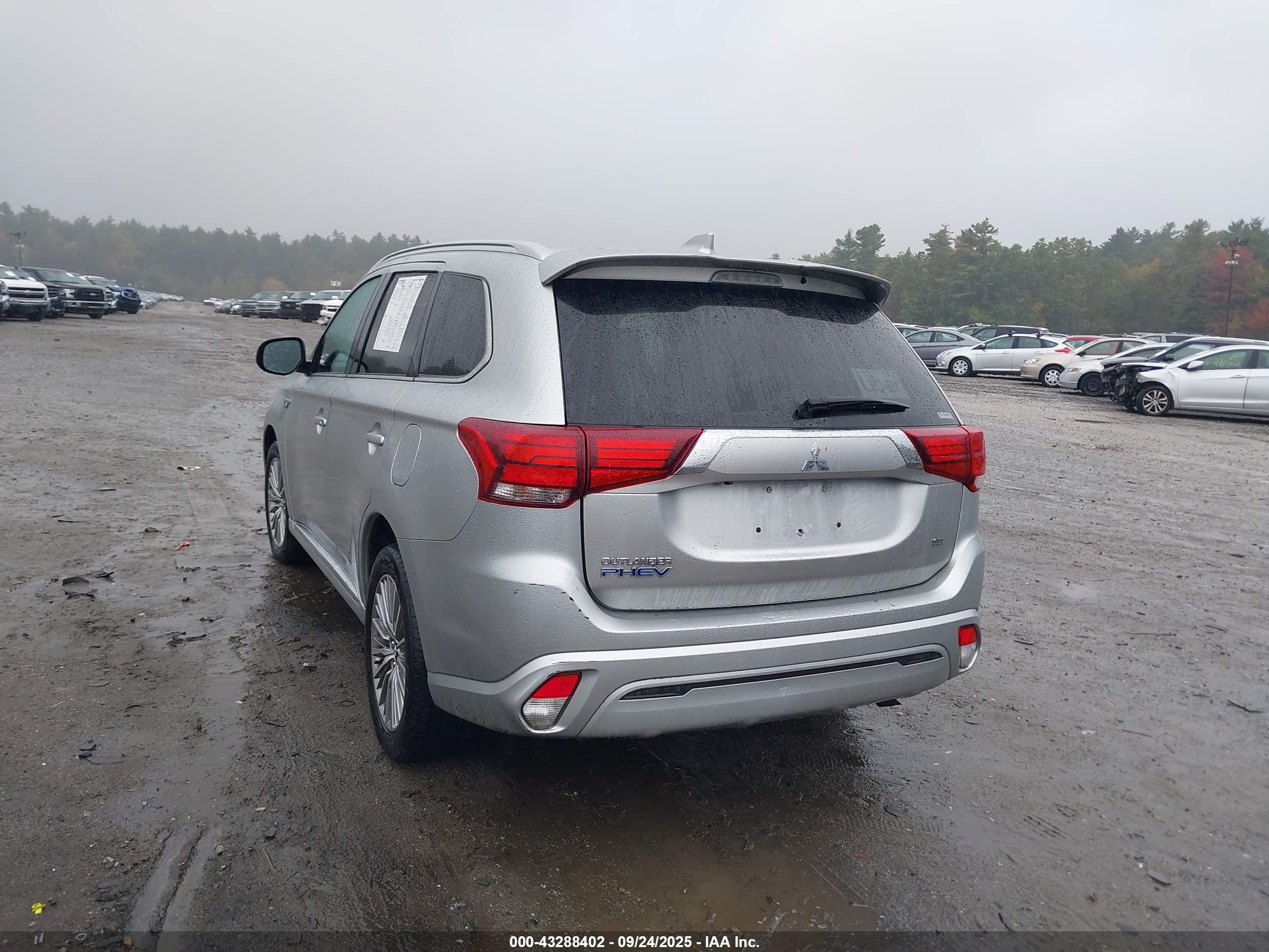 MITSUBISHI OUTLANDER image 3