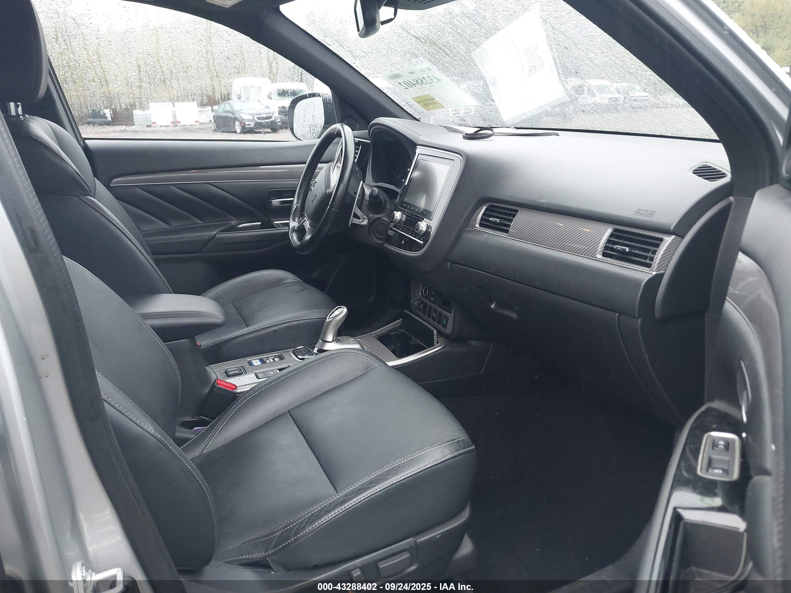 MITSUBISHI OUTLANDER image 5