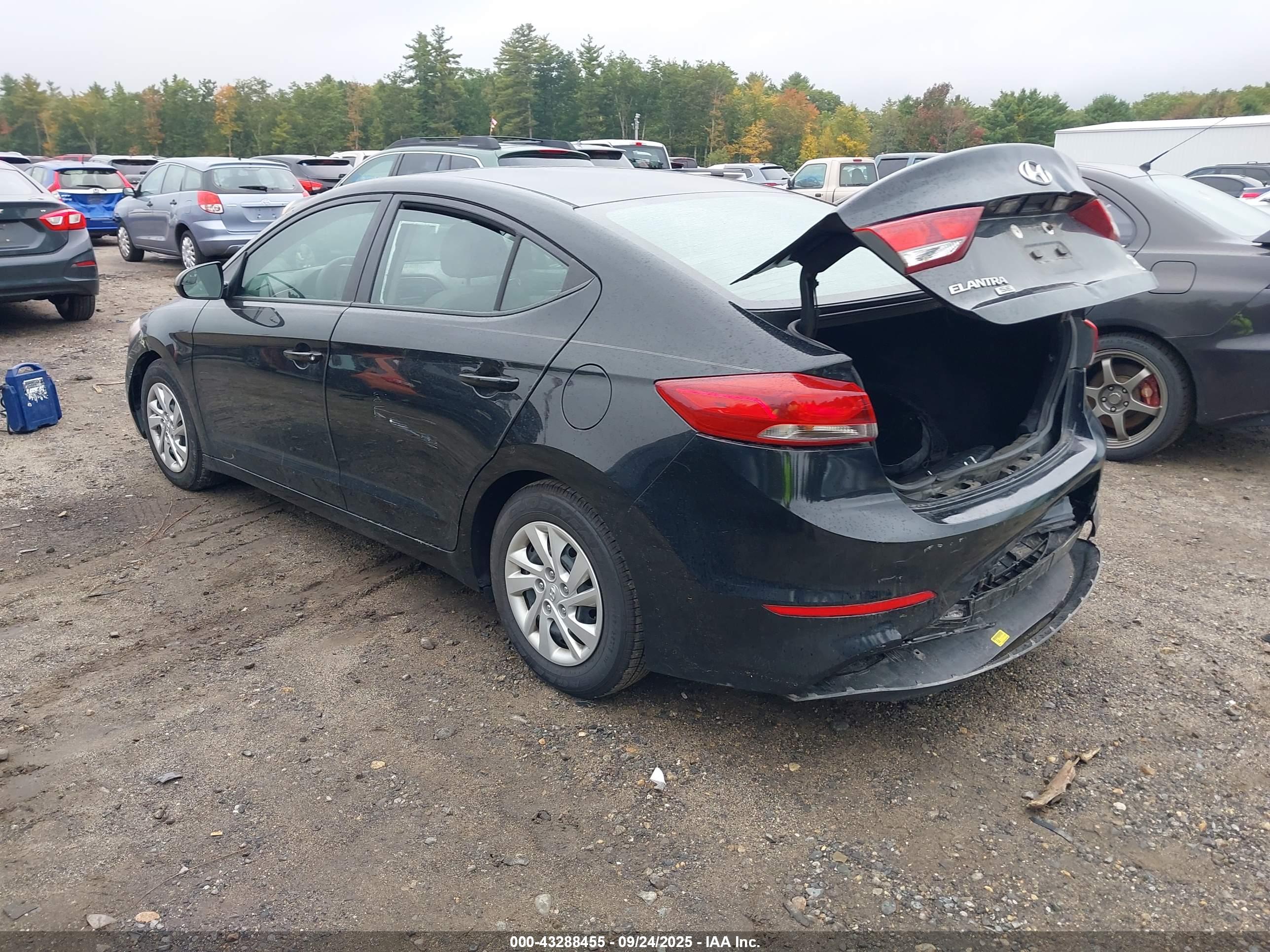 HYUNDAI ELANTRA image 3