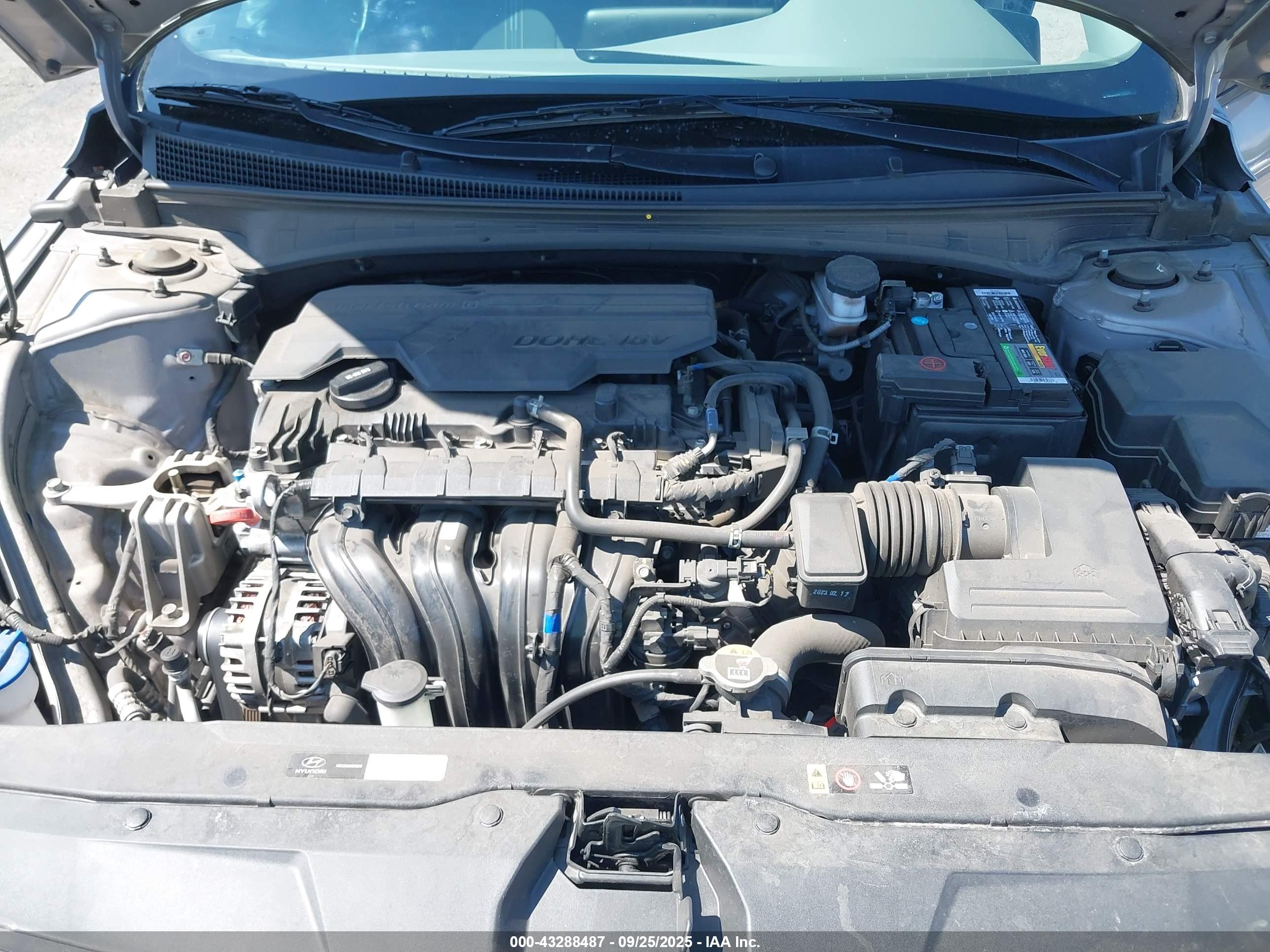 HYUNDAI ELANTRA image 10