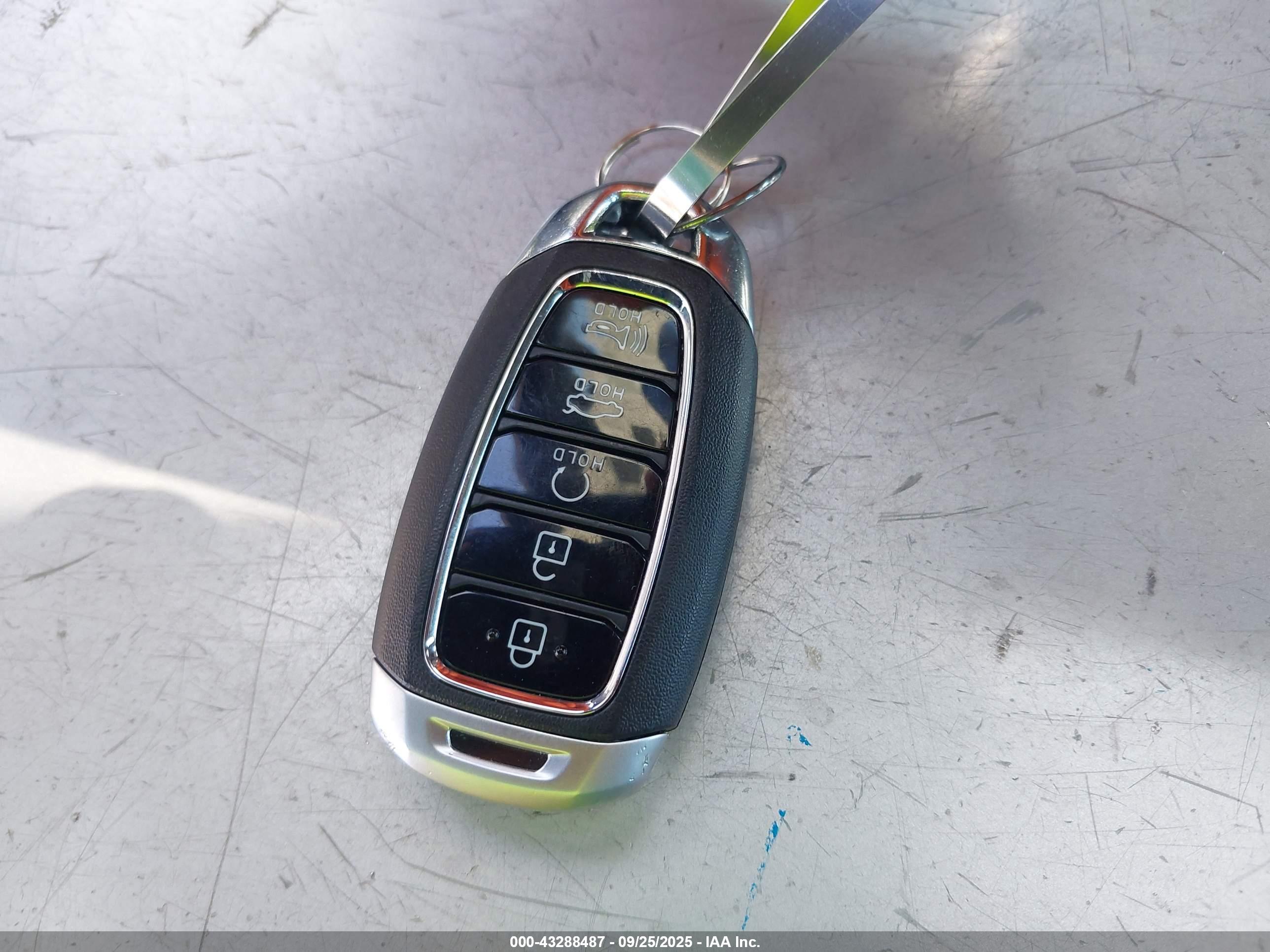 HYUNDAI ELANTRA image 11