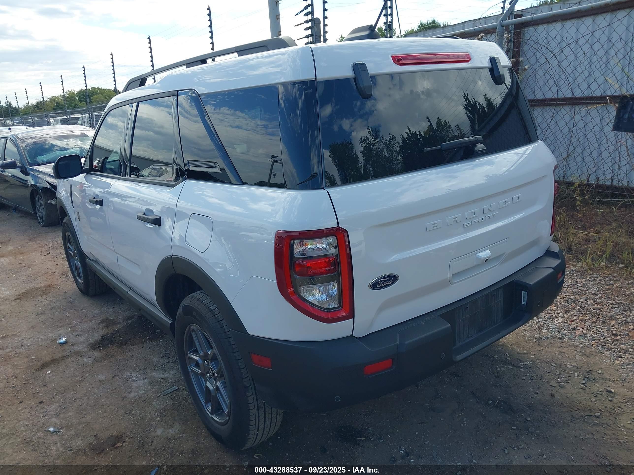 FORD BRONCO image 3