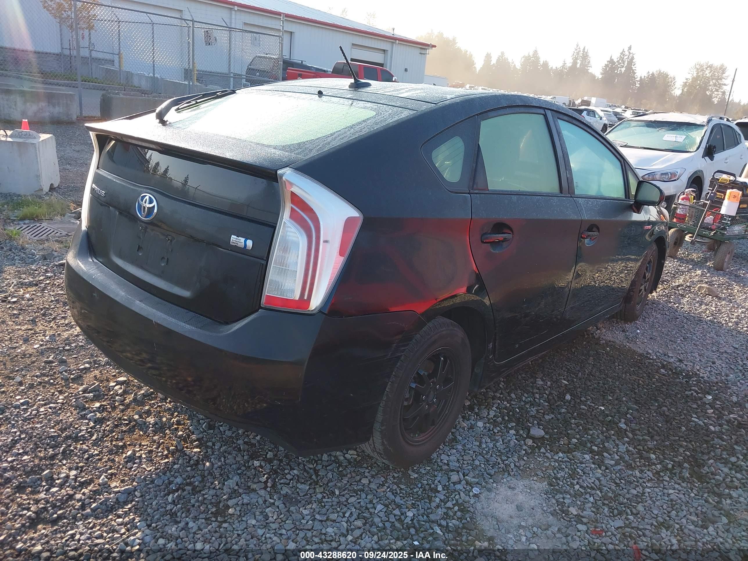 TOYOTA PRIUS image 4
