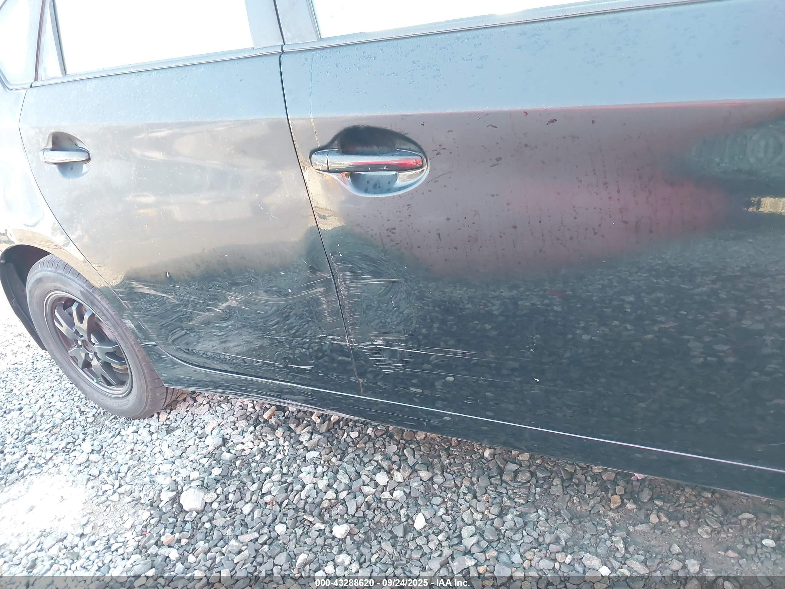 TOYOTA PRIUS image 6