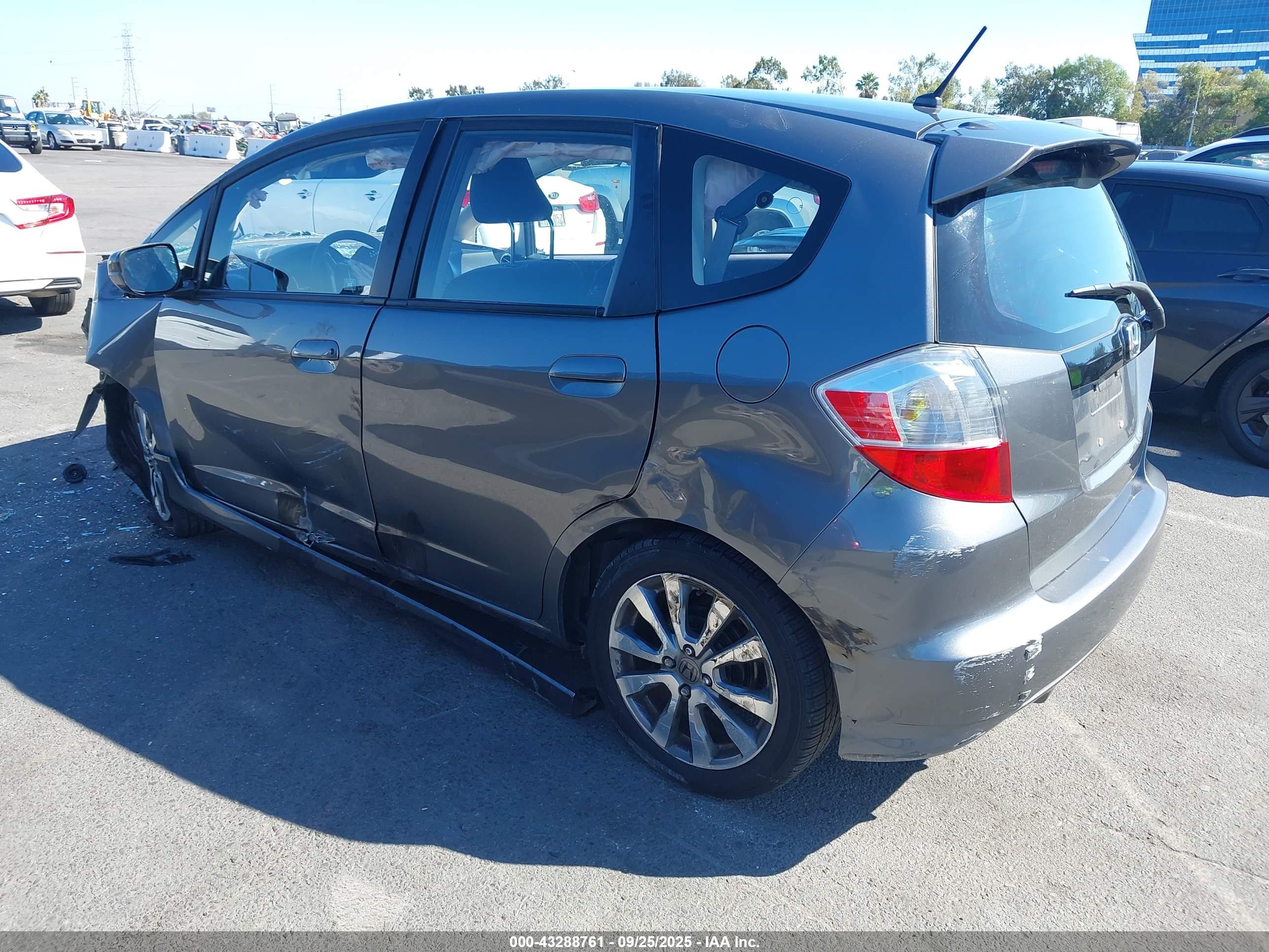 HONDA FIT image 3