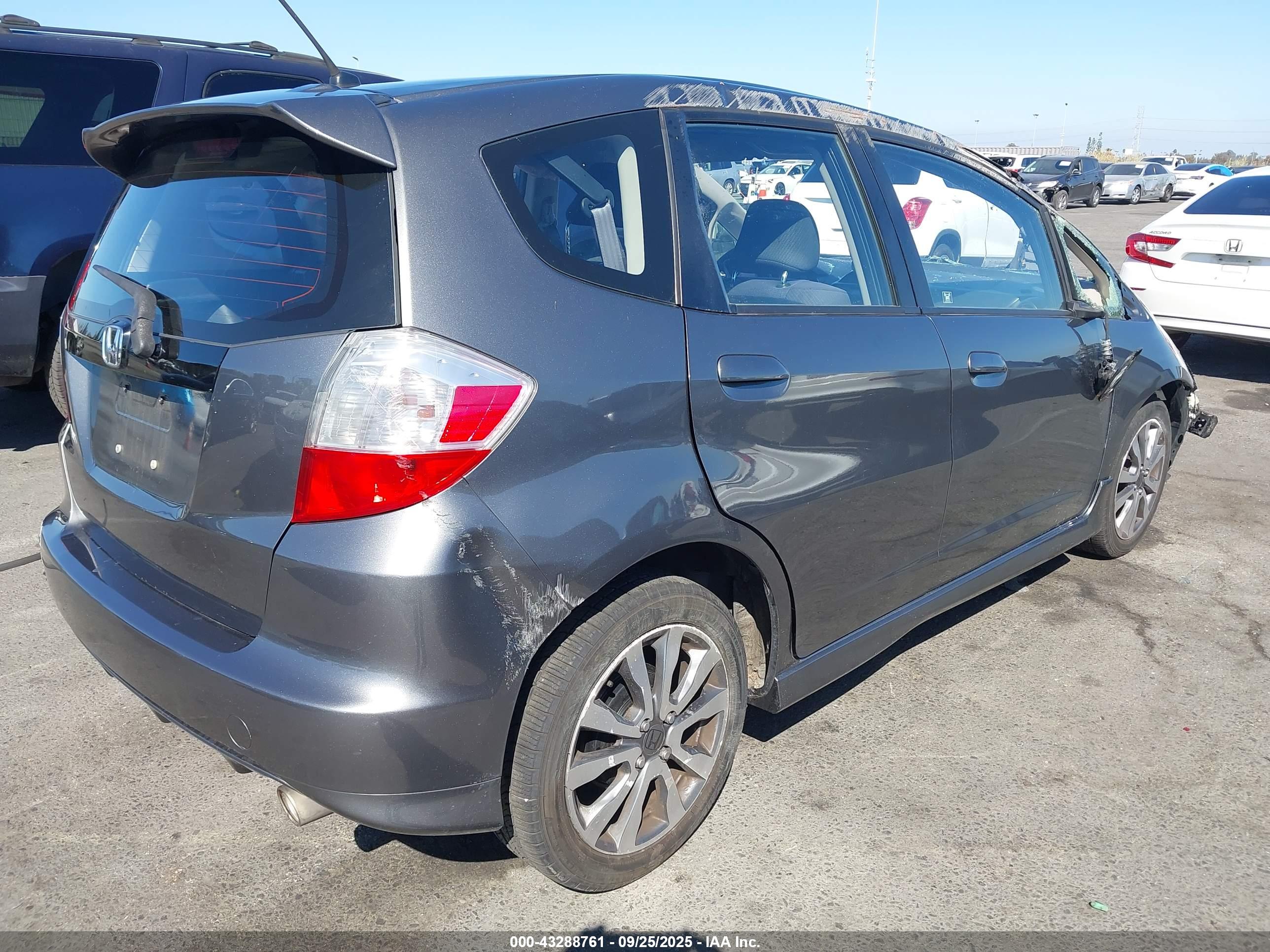 HONDA FIT image 4