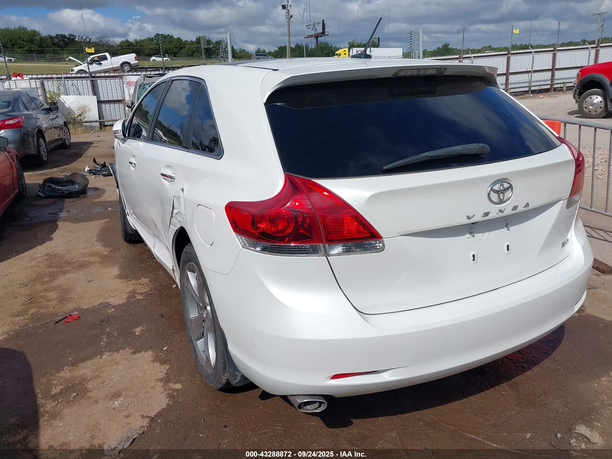 TOYOTA VENZA image 3