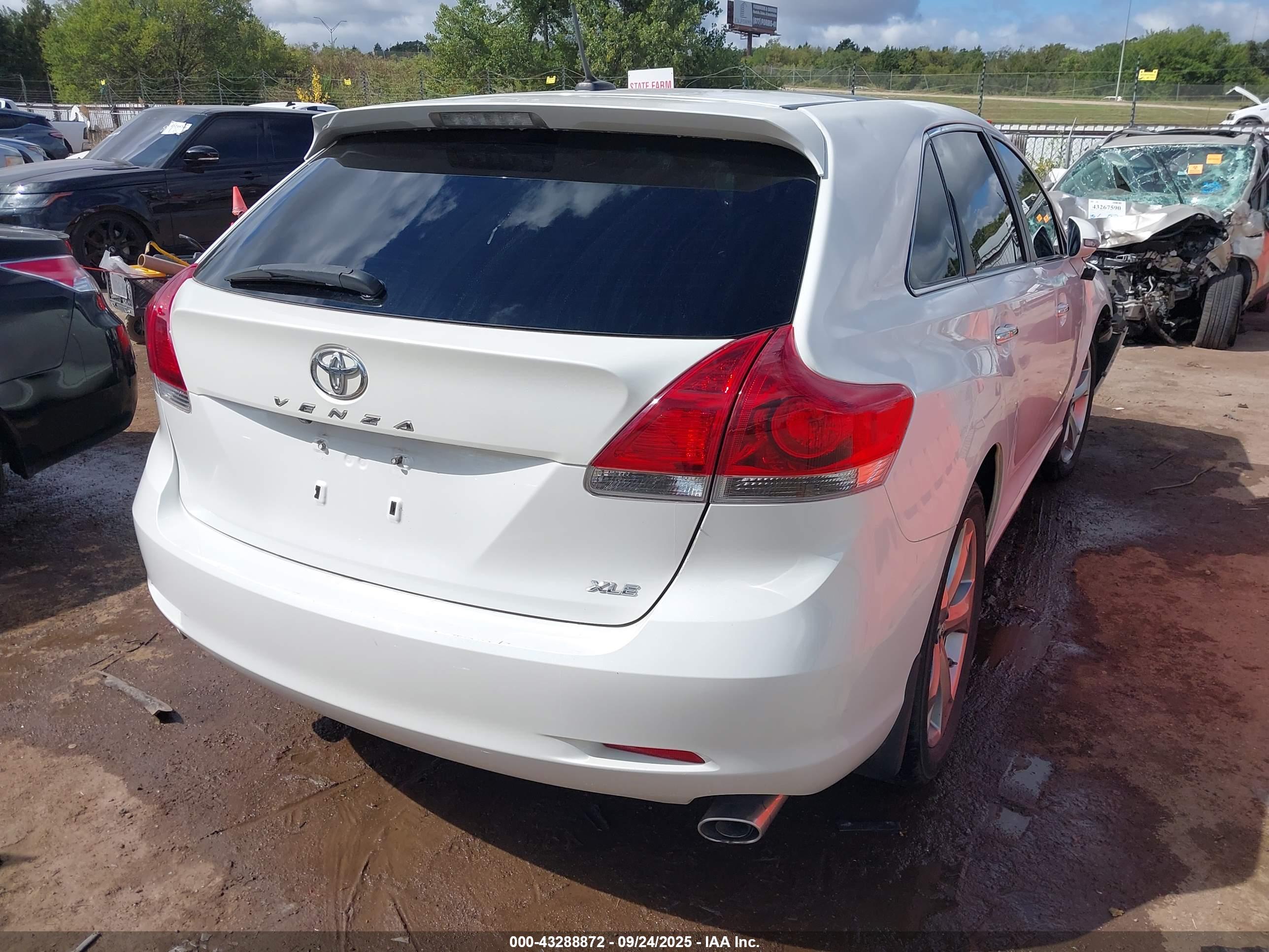 TOYOTA VENZA image 4