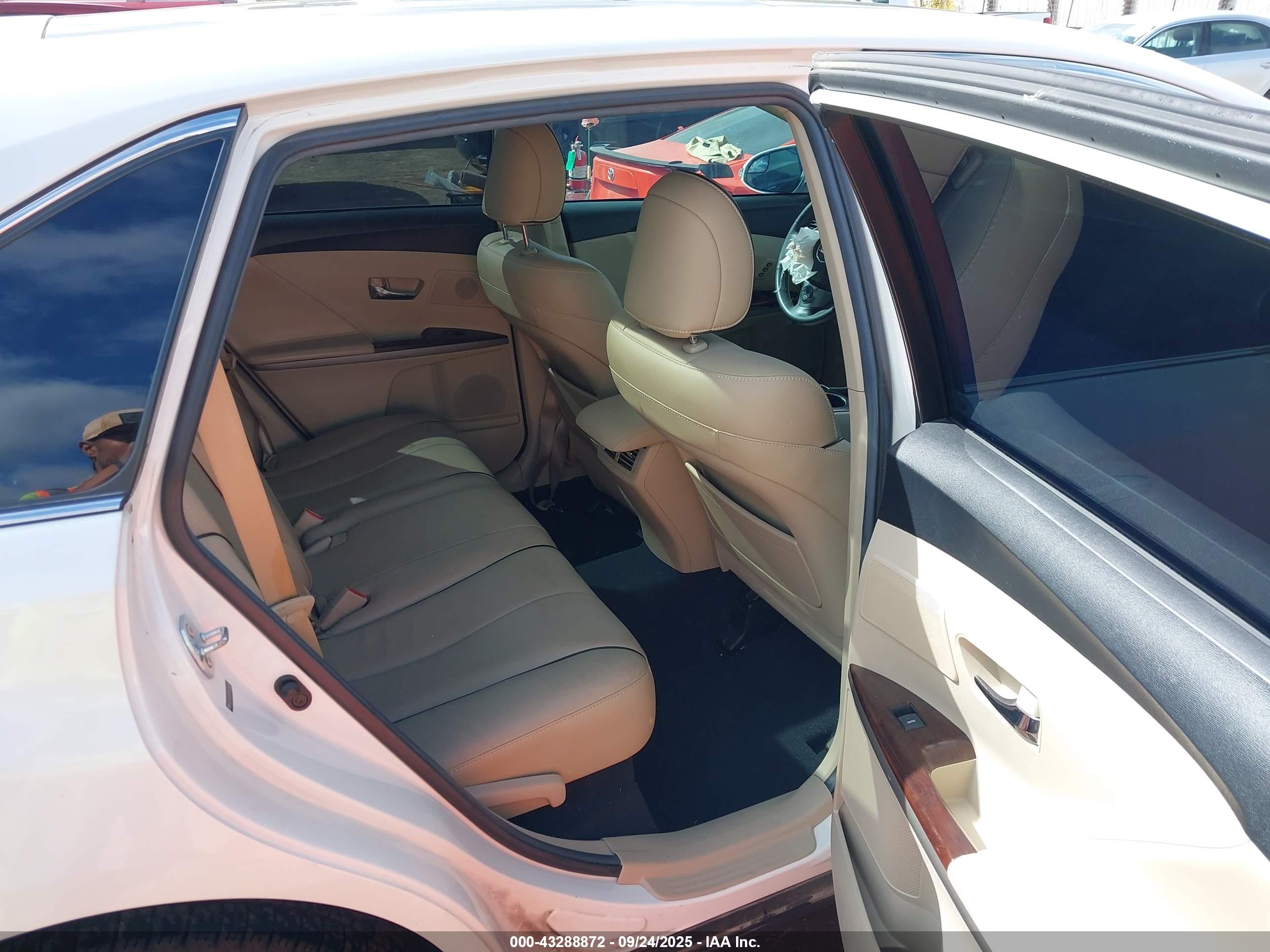 TOYOTA VENZA image 8