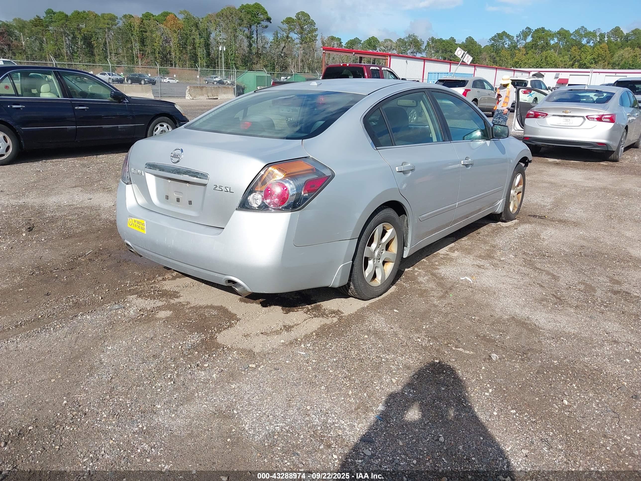 NISSAN ALTIMA image 4