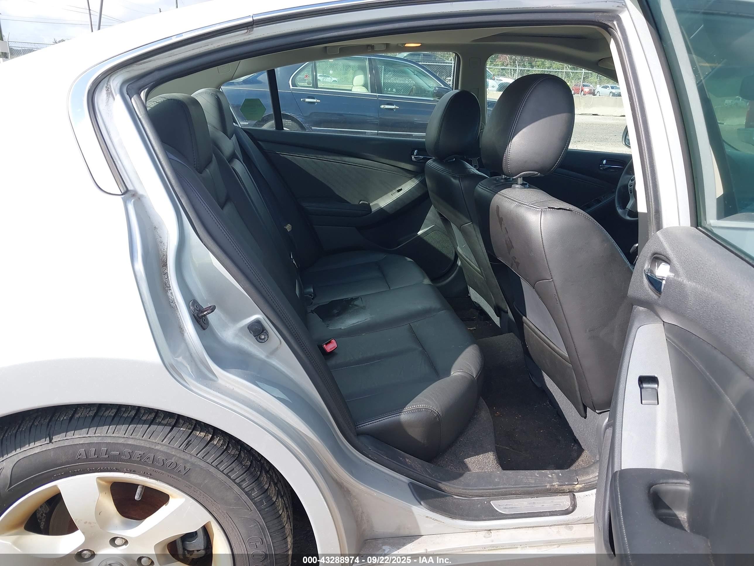 NISSAN ALTIMA image 8