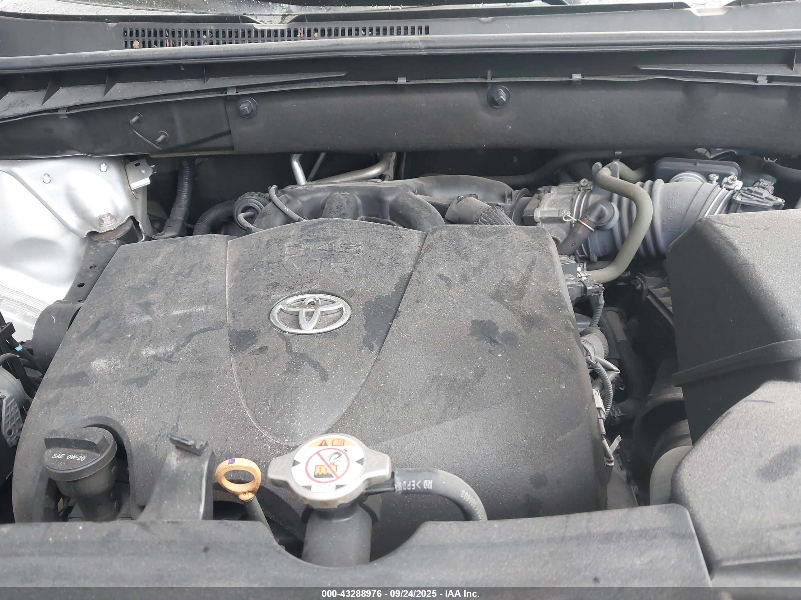 TOYOTA HIGHLANDER image 10