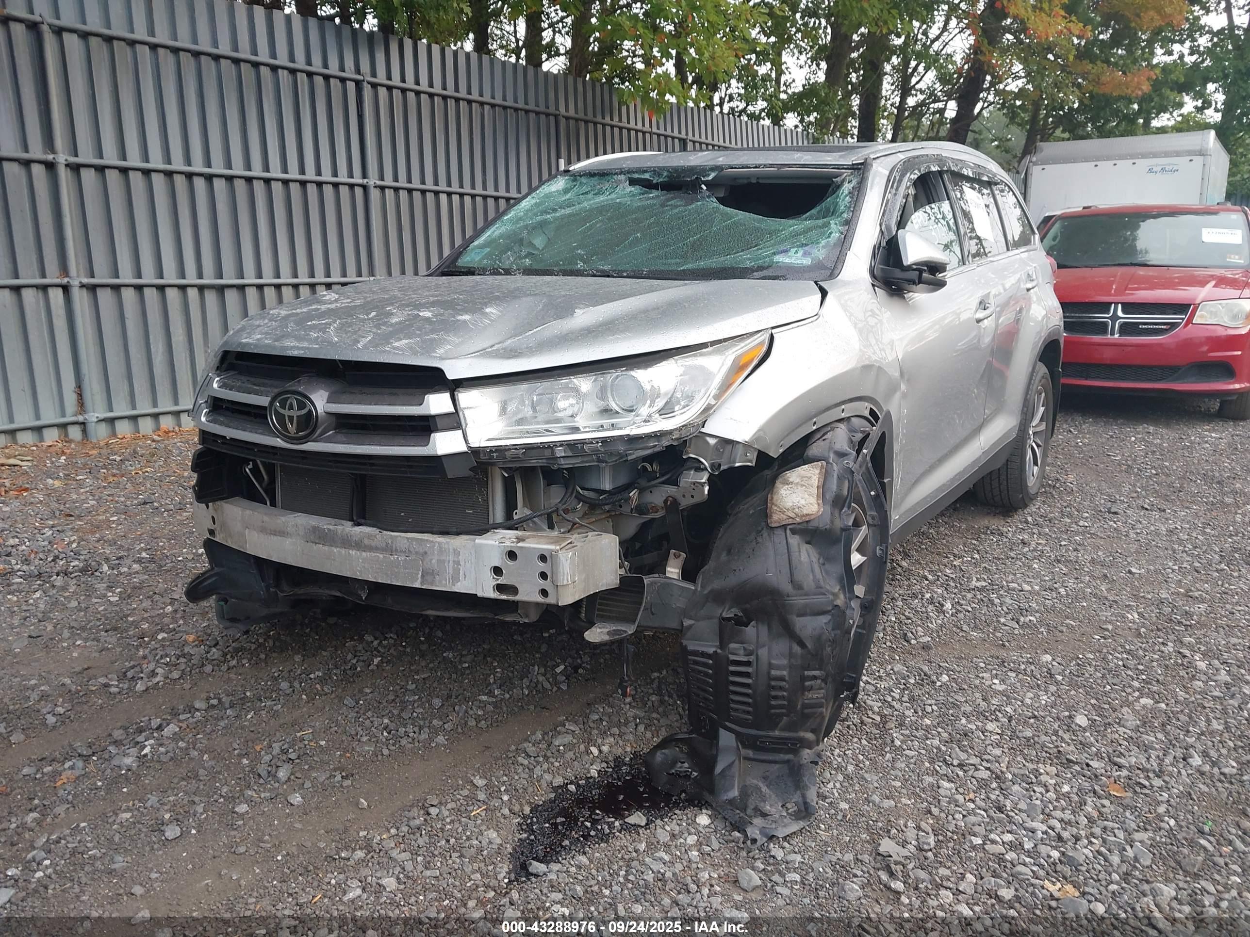 TOYOTA HIGHLANDER image 2