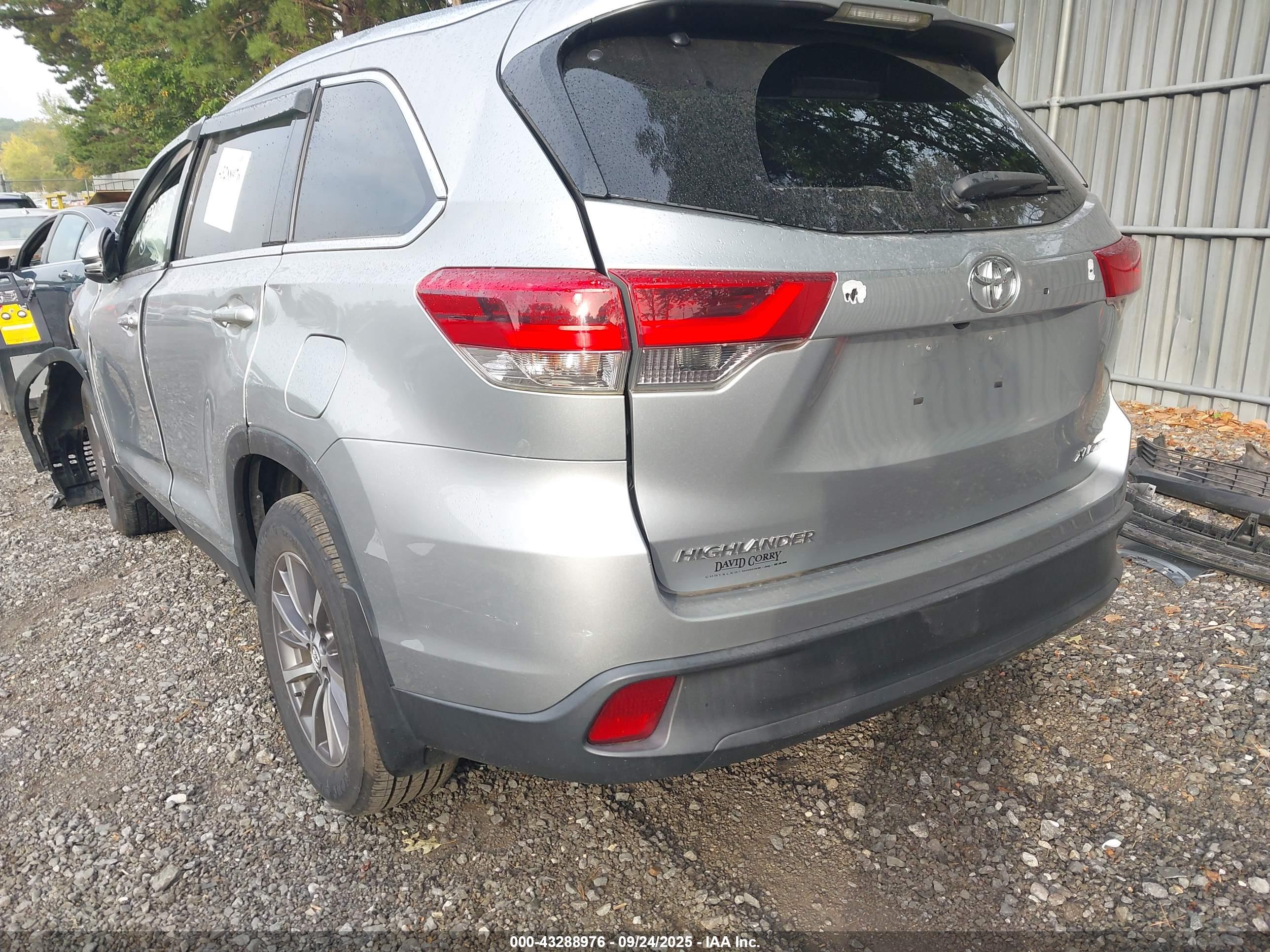 TOYOTA HIGHLANDER image 3