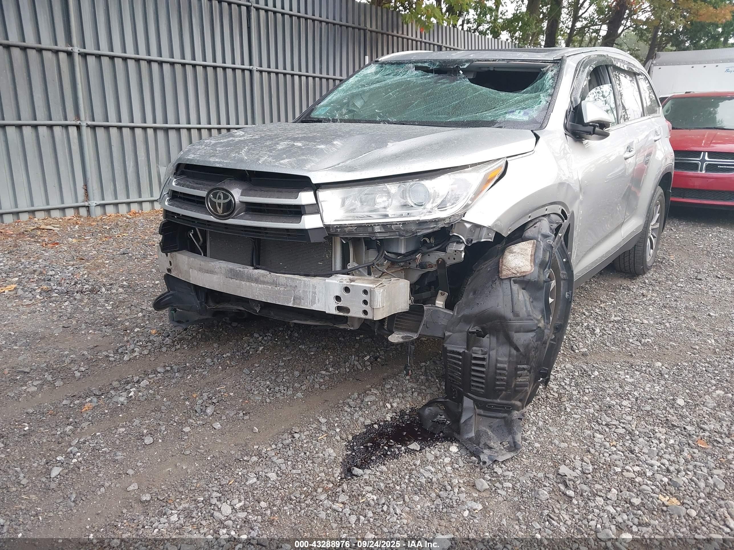 TOYOTA HIGHLANDER image 6