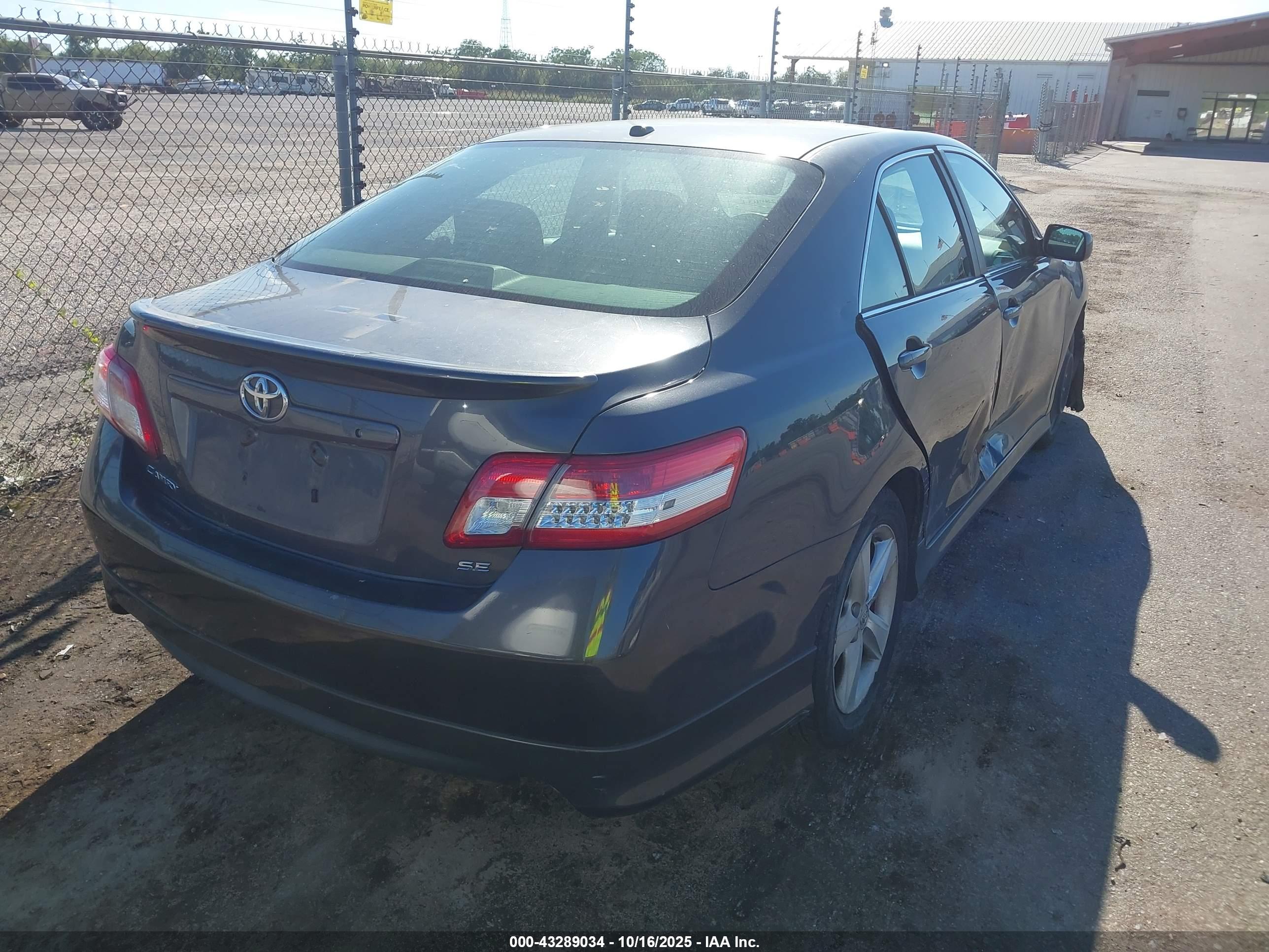 TOYOTA CAMRY image 4