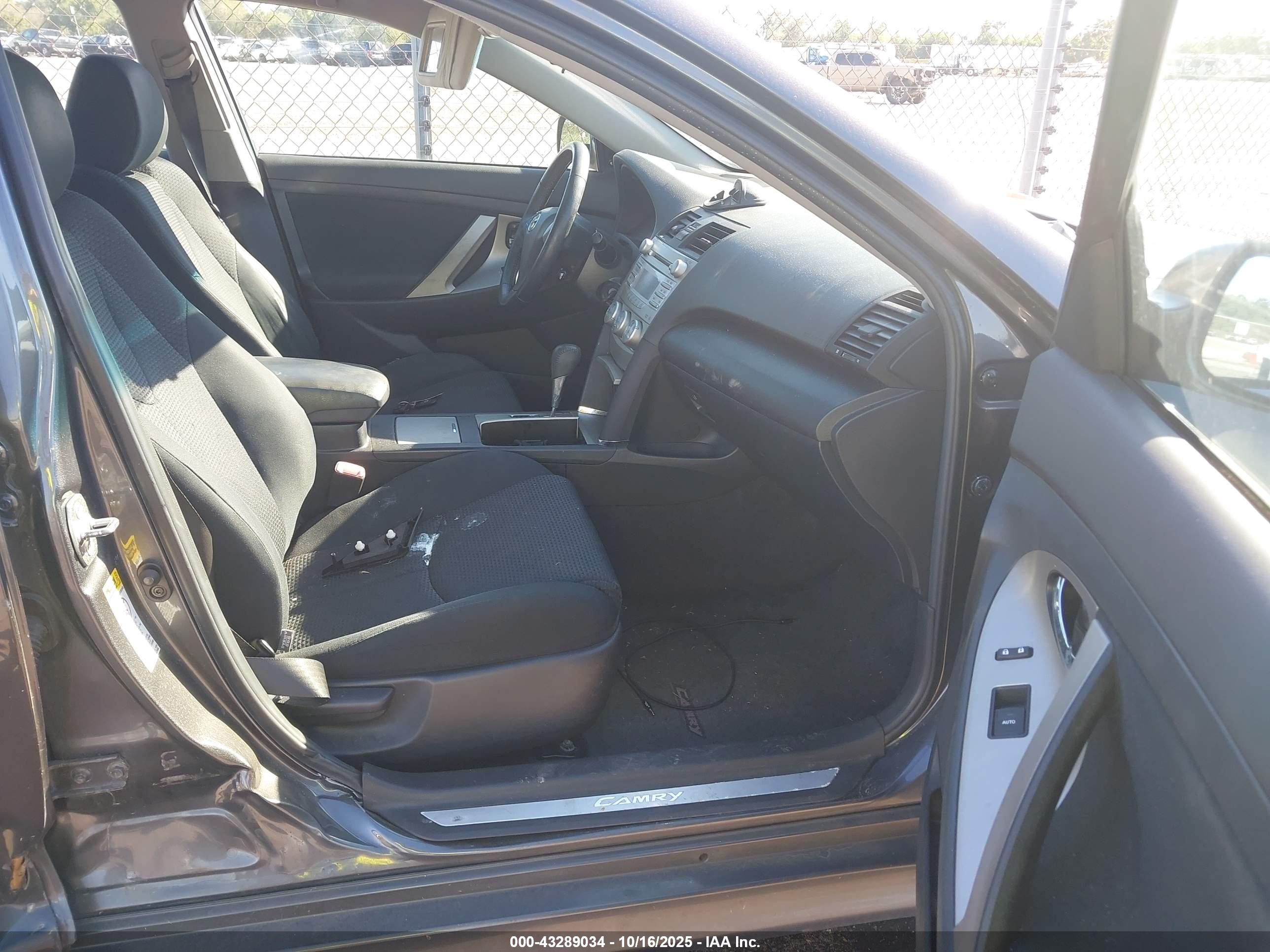 TOYOTA CAMRY image 5