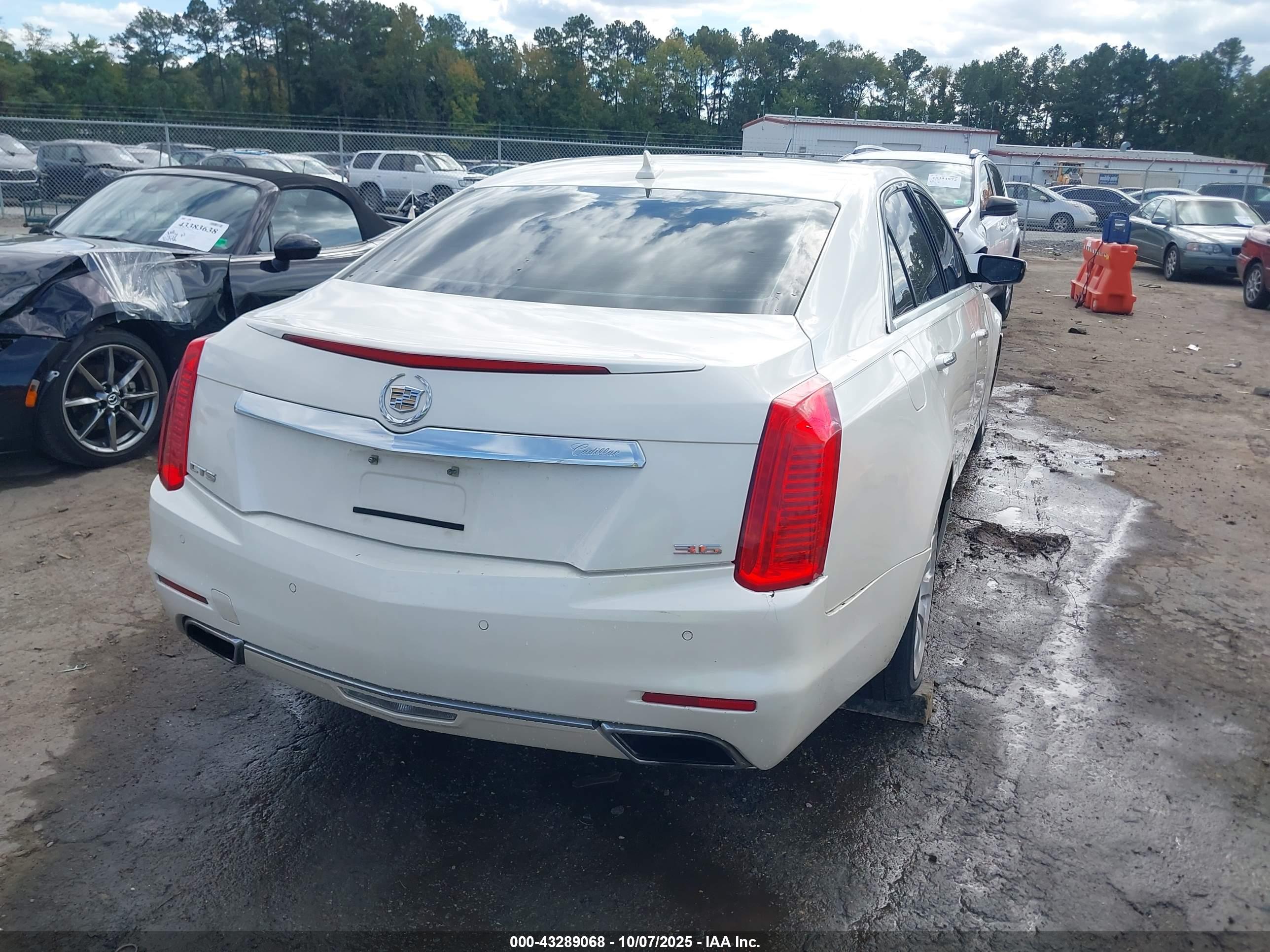 CADILLAC CTS image 4