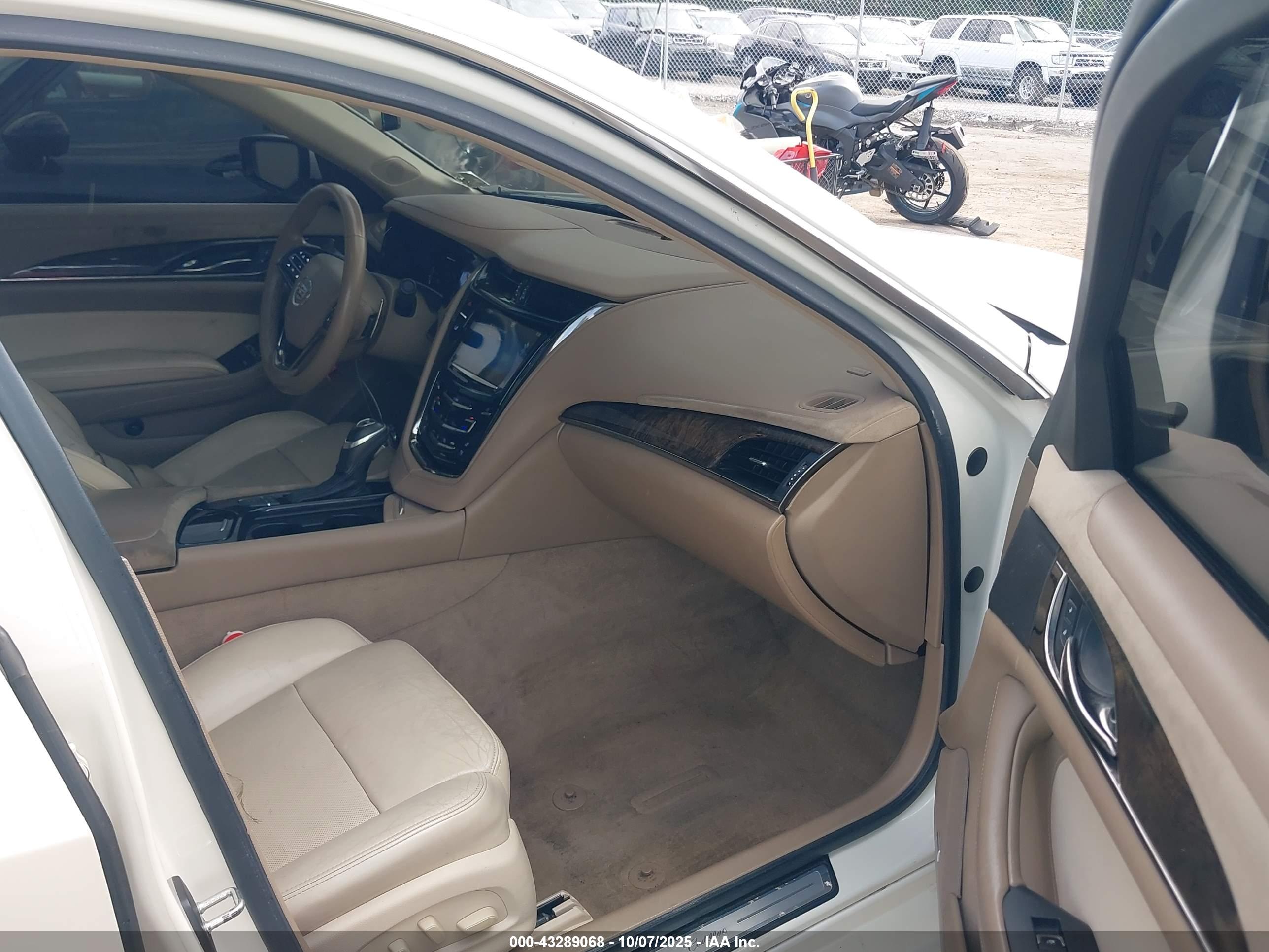 CADILLAC CTS image 5