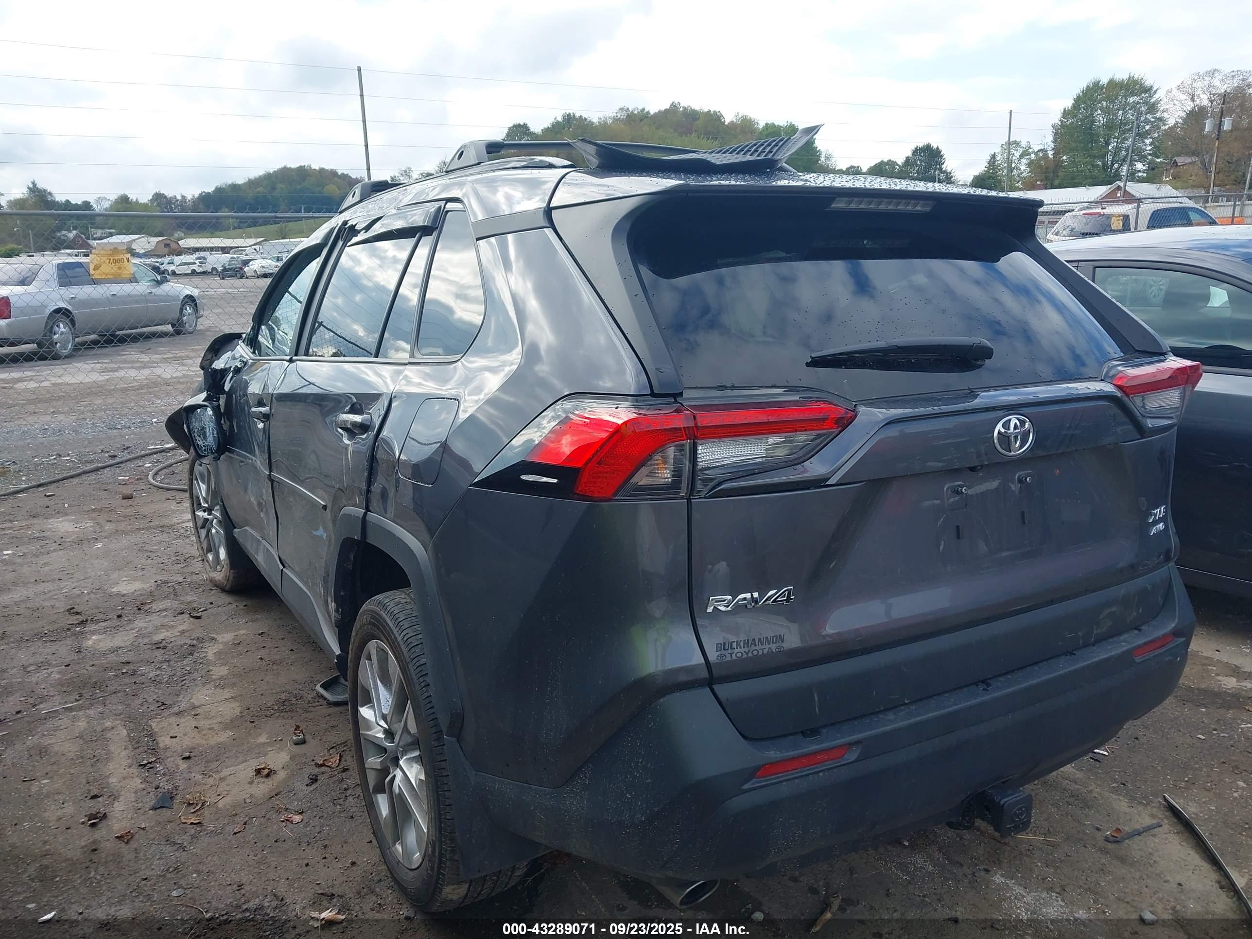 TOYOTA RAV4 image 3