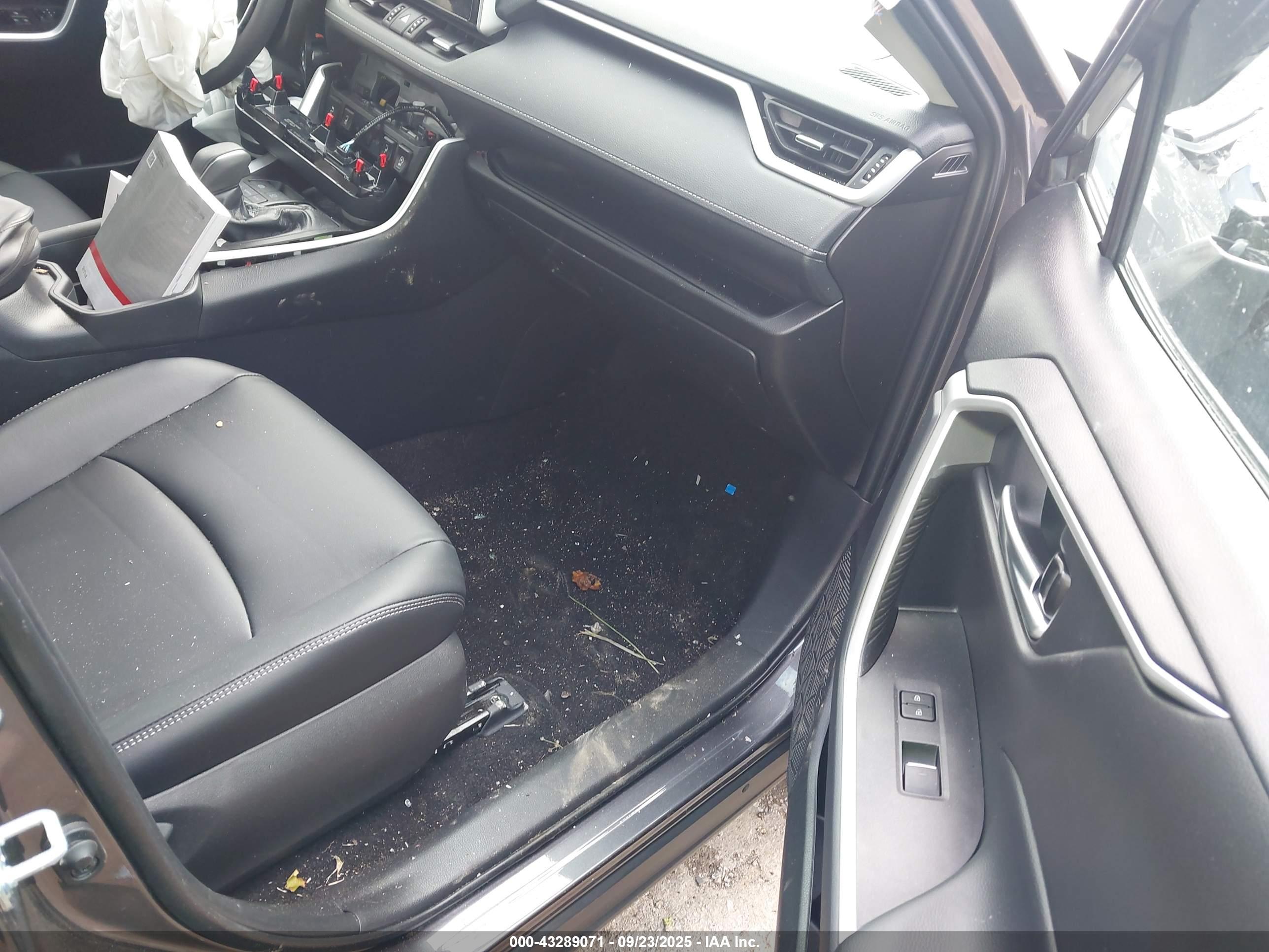 TOYOTA RAV4 image 5
