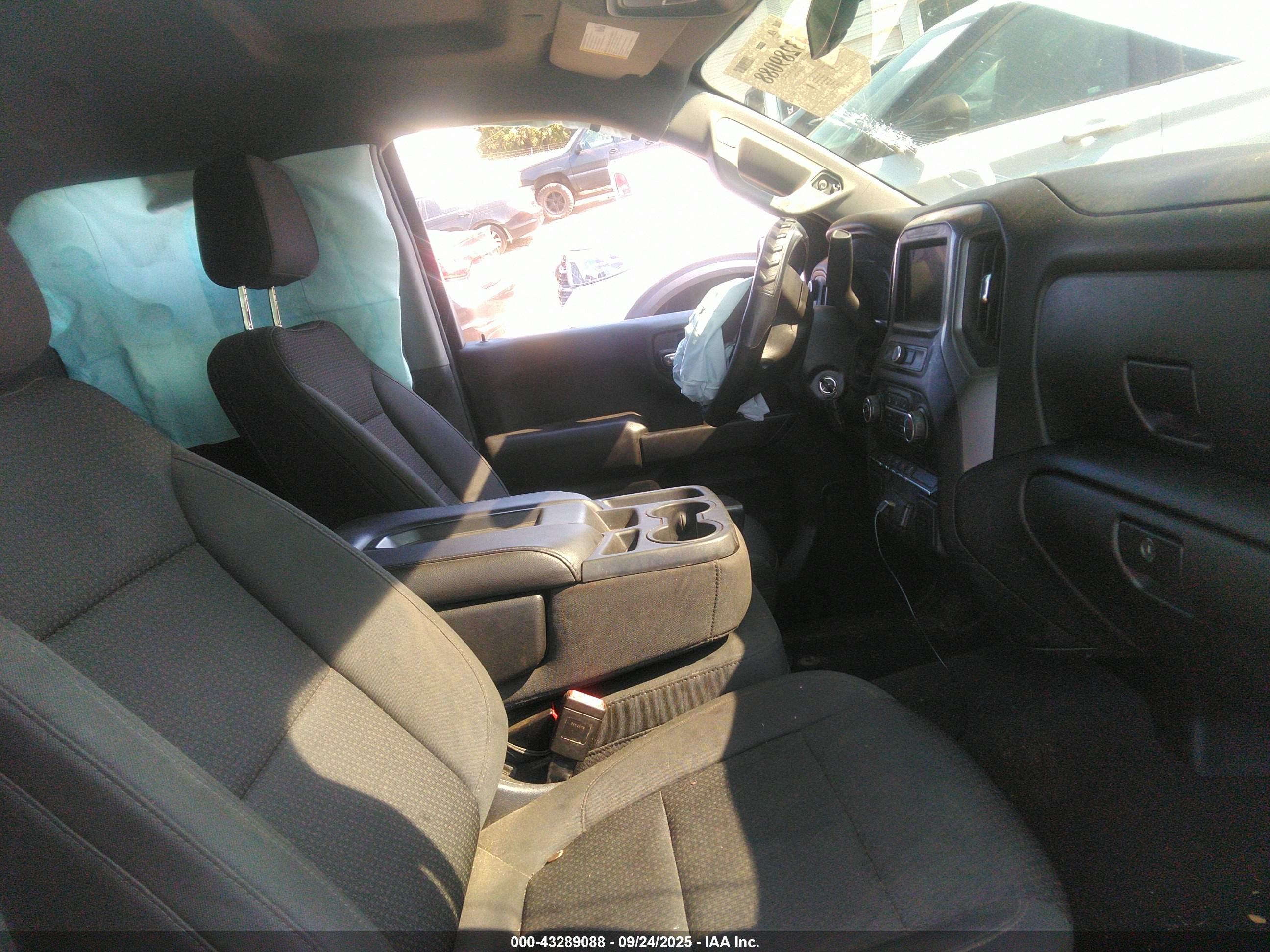 CHEVROLET SILVERADO image 5