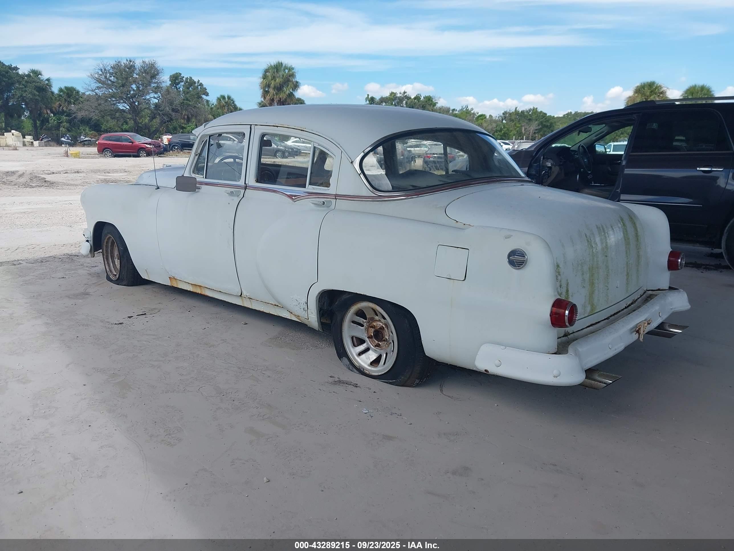 PONTIAC SEDAN image 3