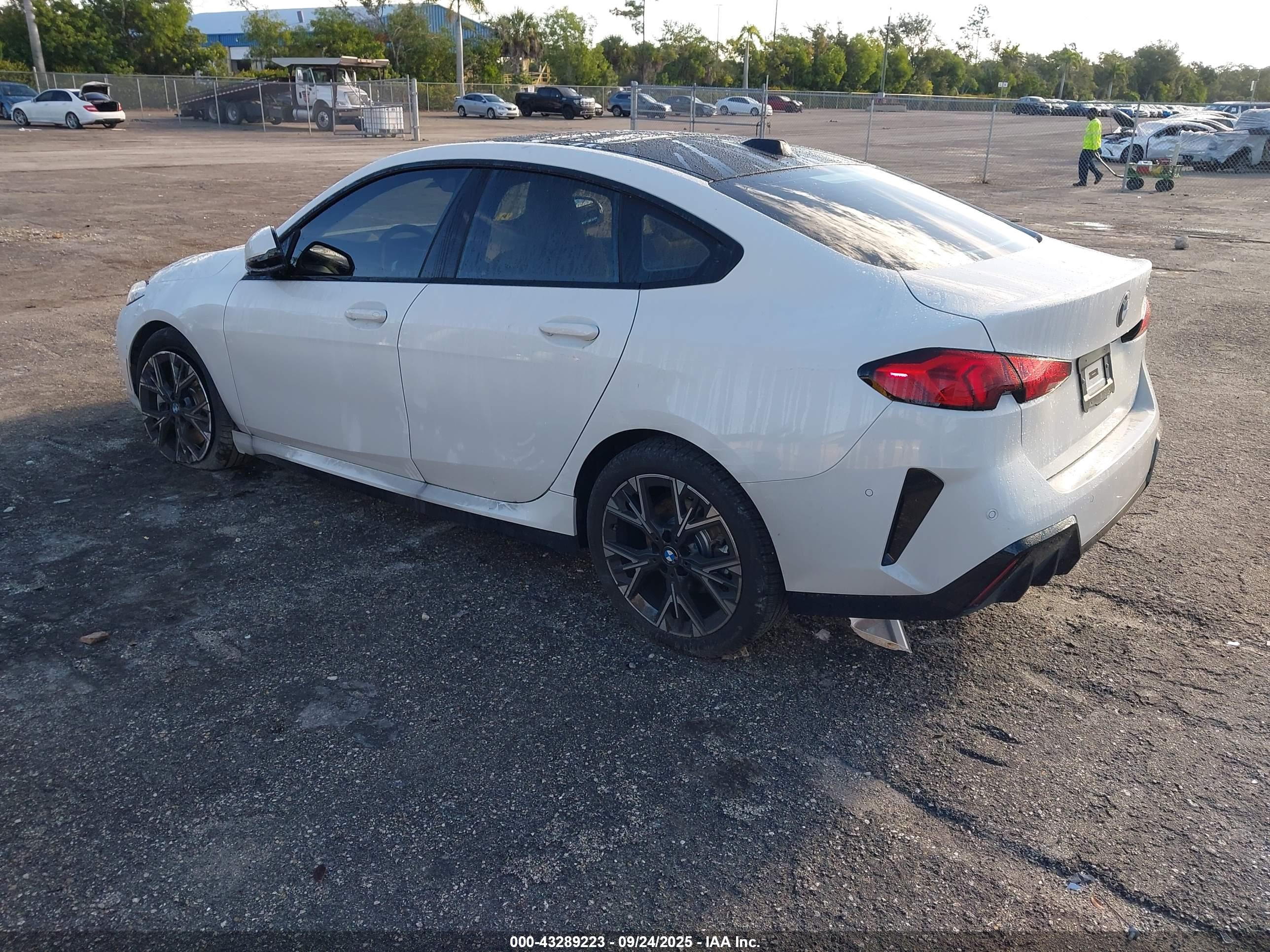 BMW 228 image 3