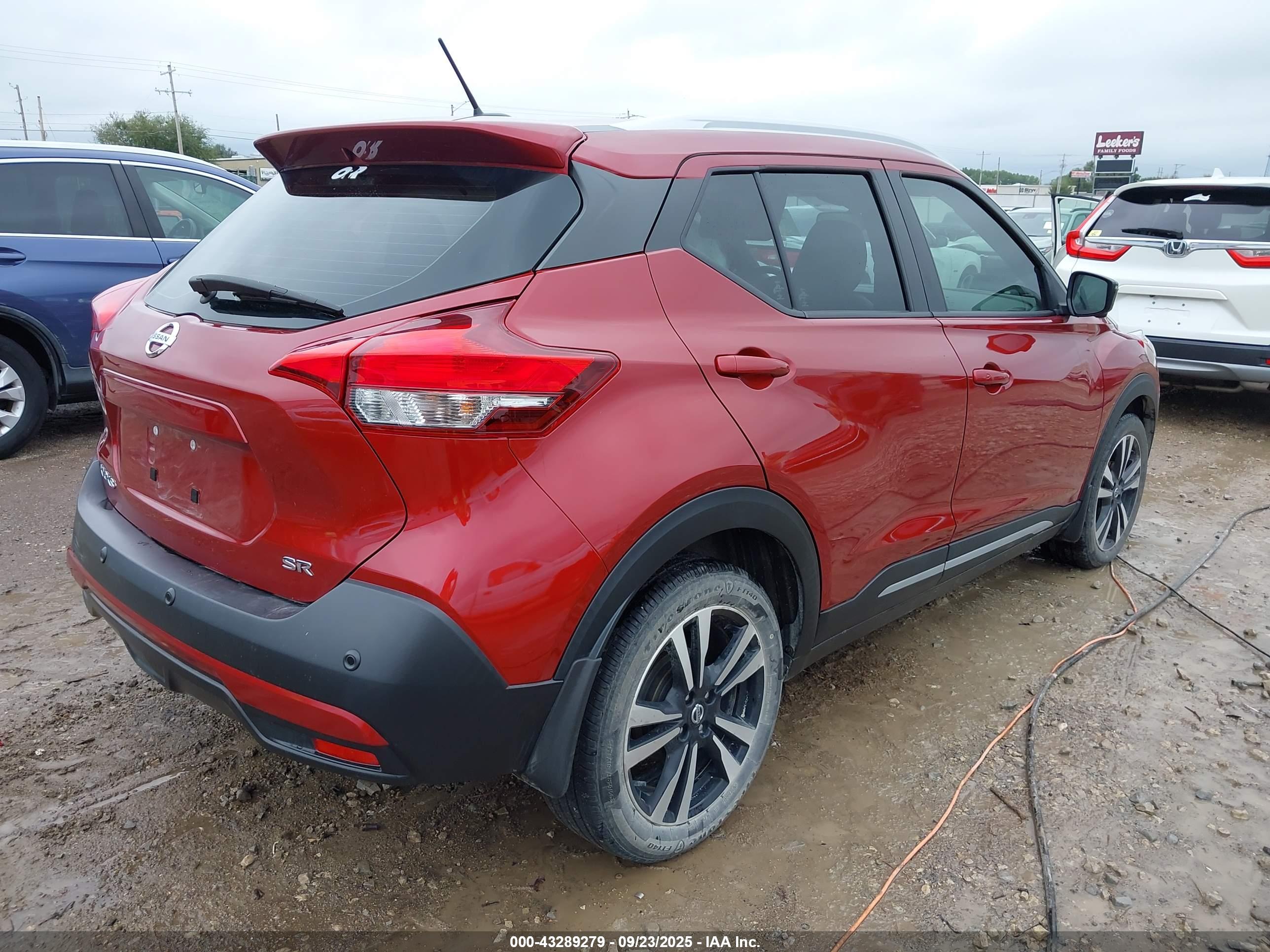 NISSAN KICKS image 4