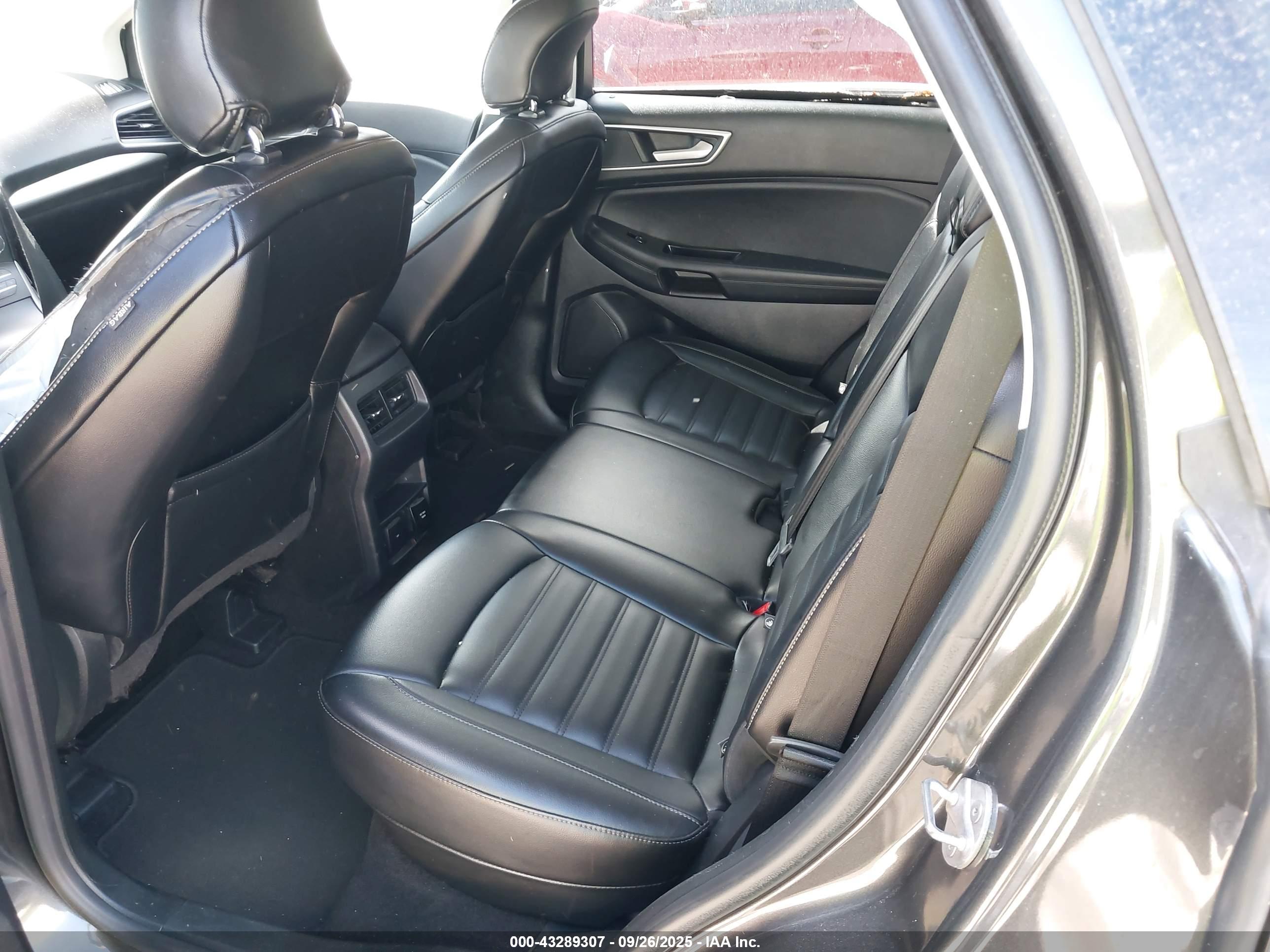 FORD EDGE image 8
