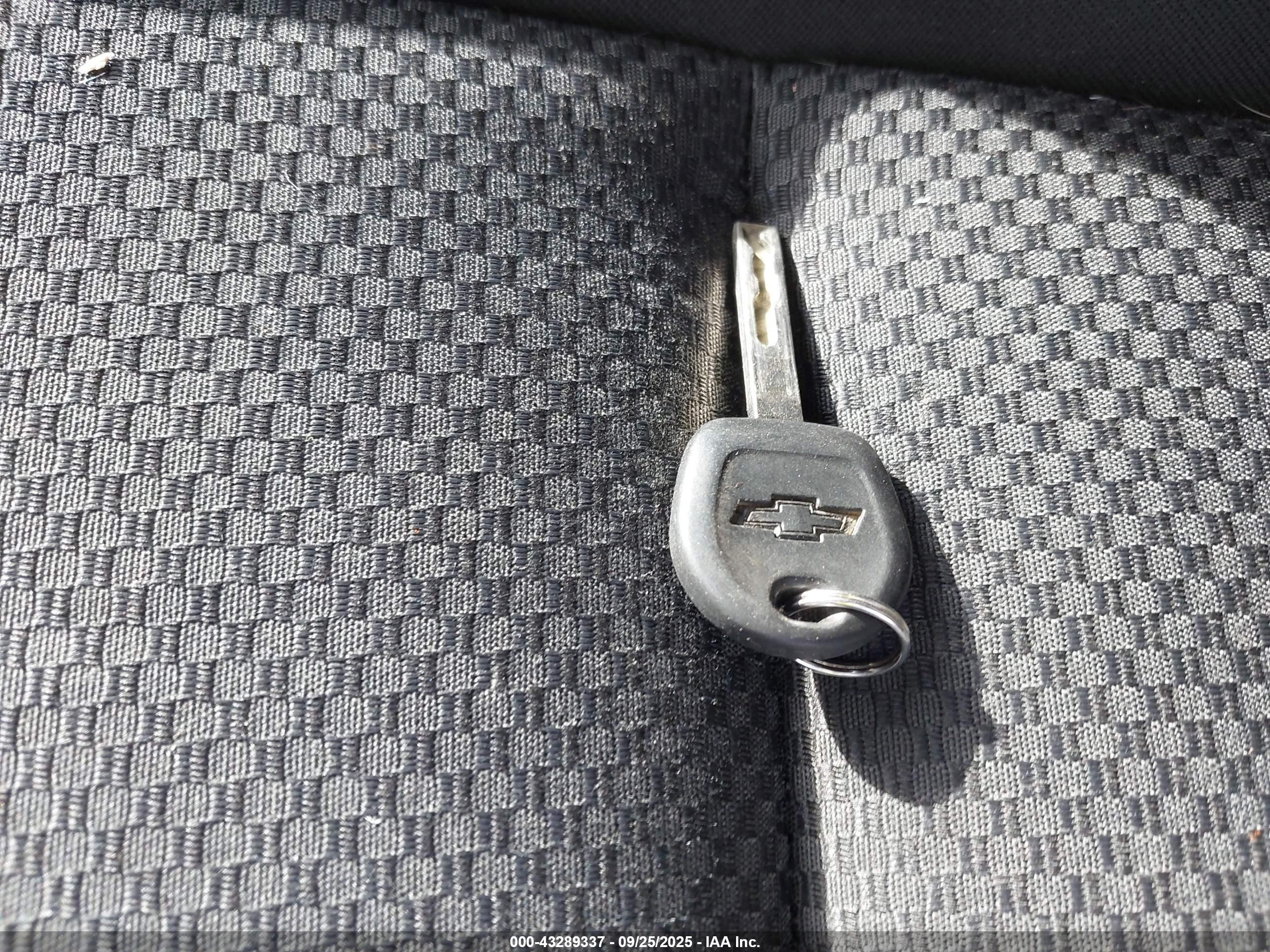 CHEVROLET COLORADO image 11