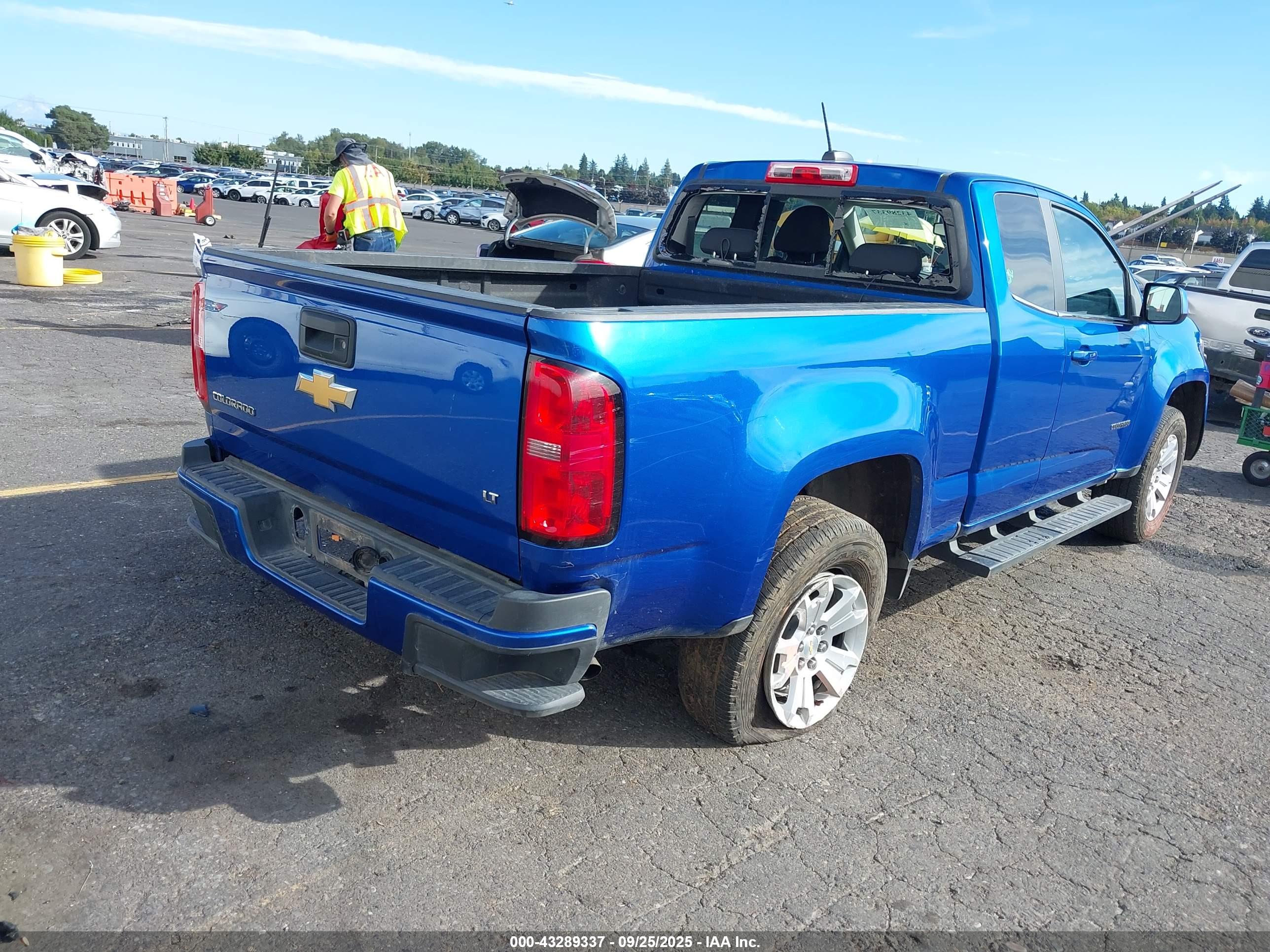 CHEVROLET COLORADO image 4
