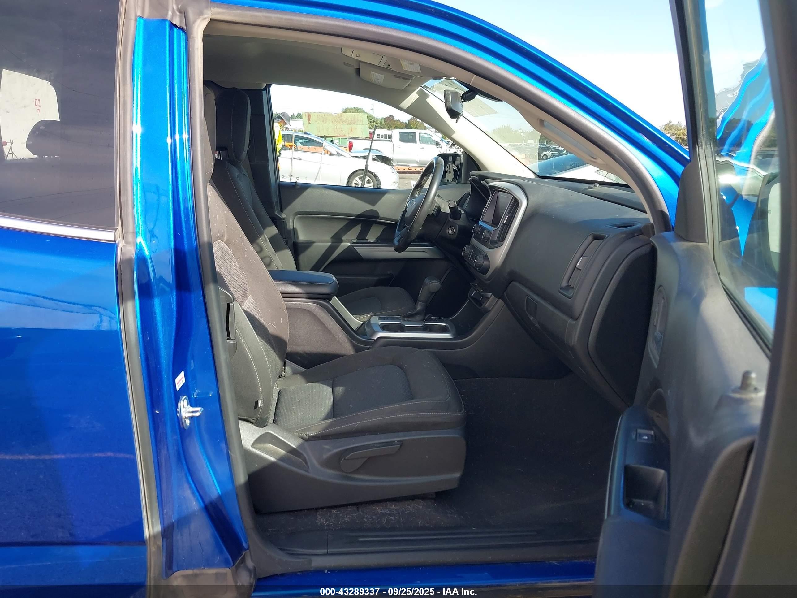 CHEVROLET COLORADO image 5