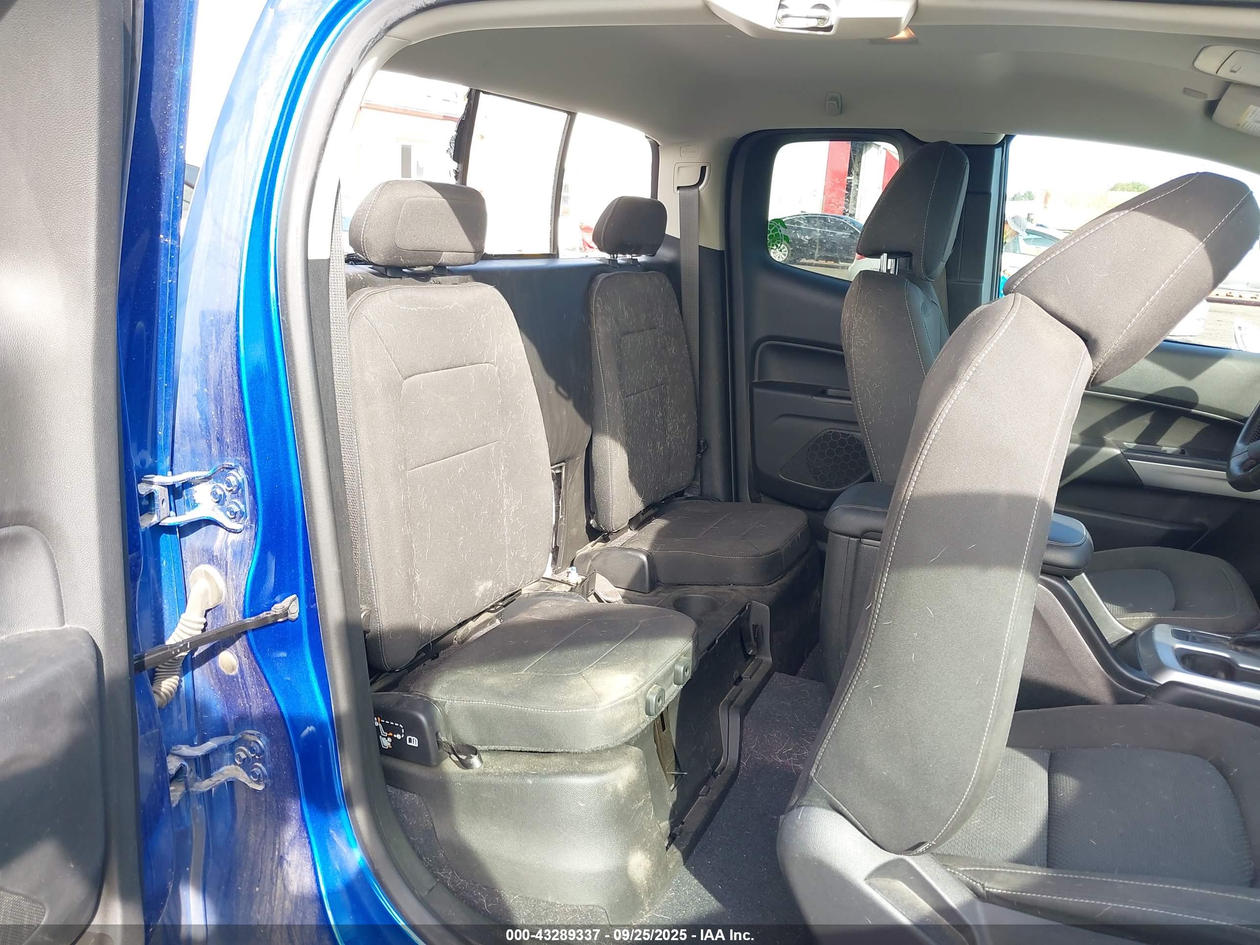 CHEVROLET COLORADO image 8