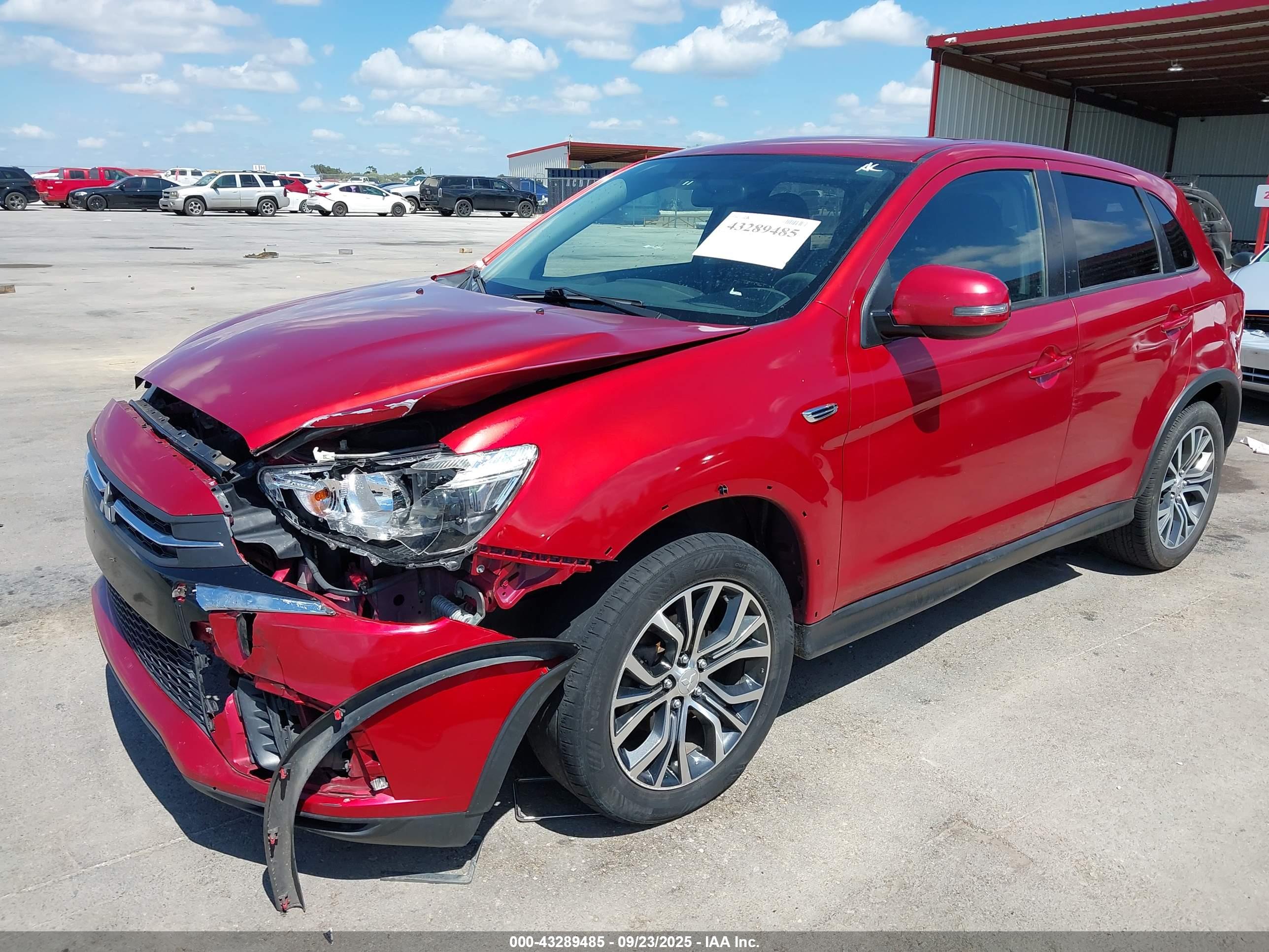 MITSUBISHI OUTLANDER image 2