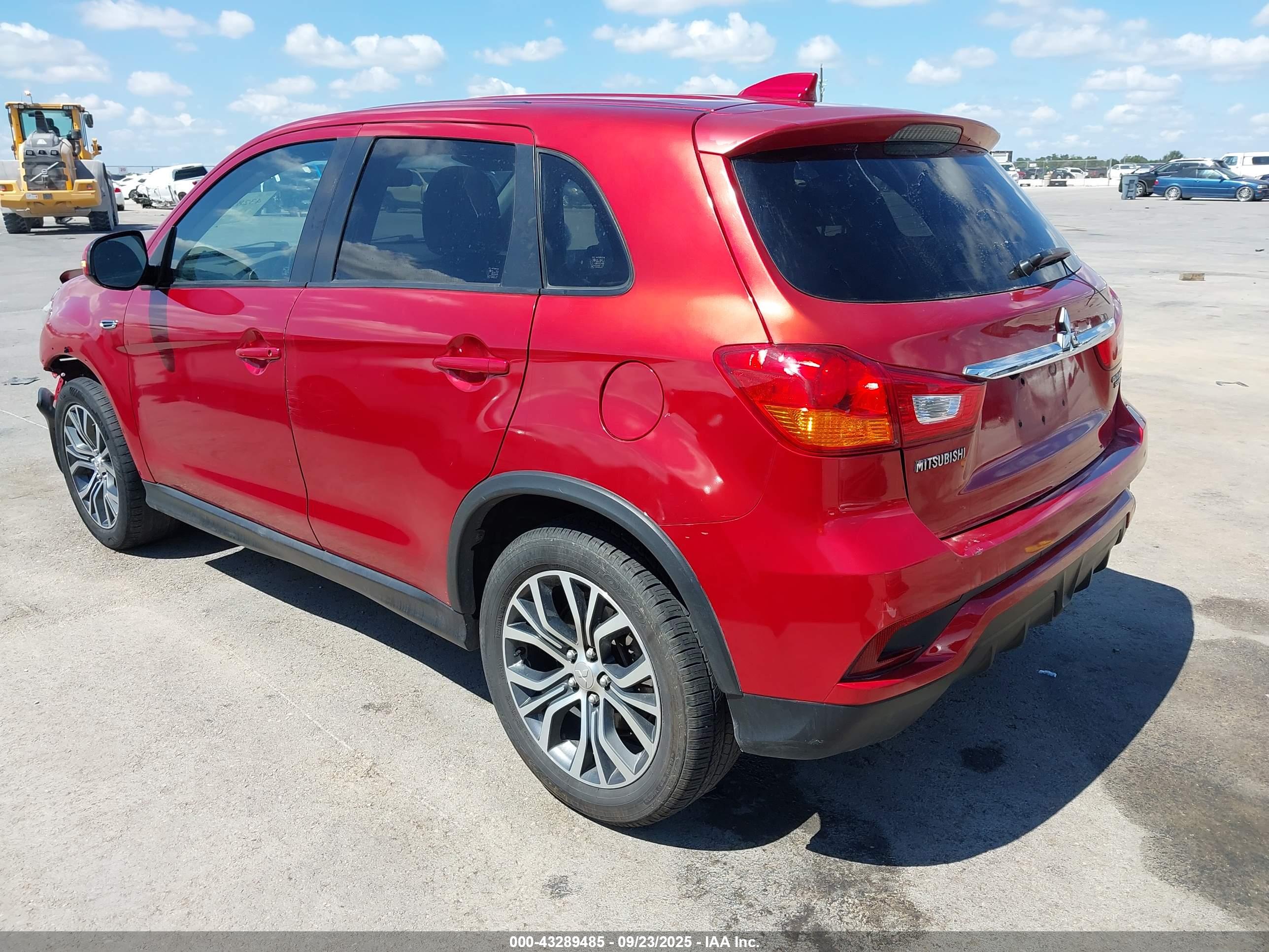 MITSUBISHI OUTLANDER image 3